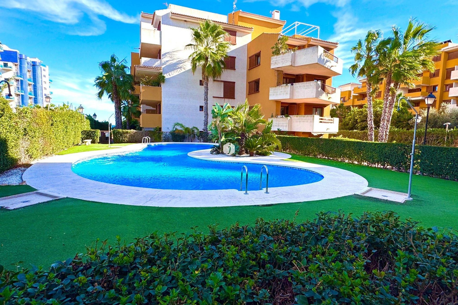 Resale - Apartment / flat -
Torrevieja - Punta prima