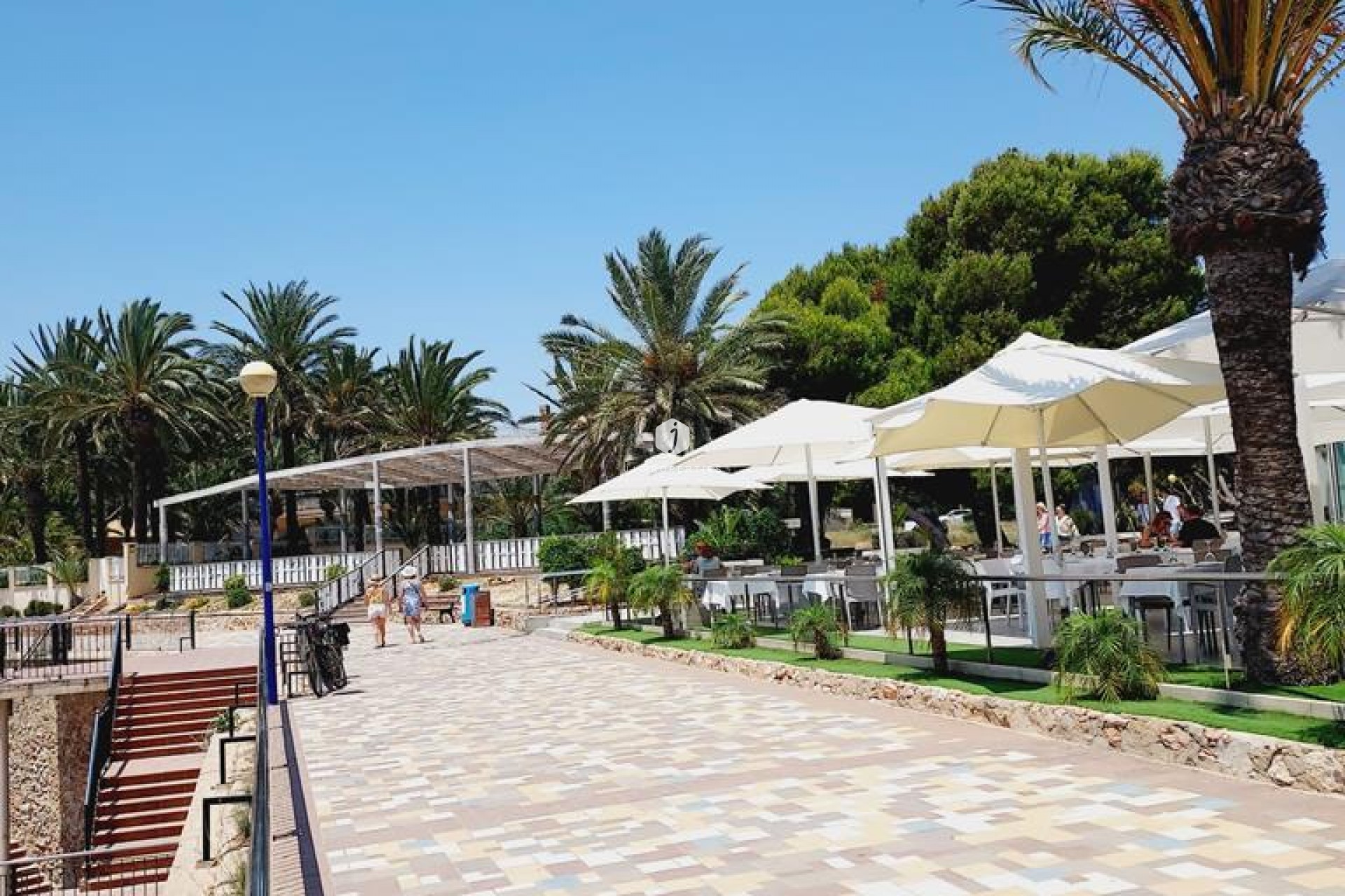 Resale - Apartment / flat -
Torrevieja - Punta prima