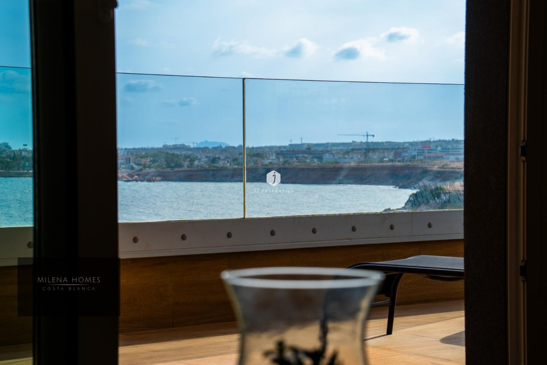 Resale - Apartment / flat -
Torrevieja - Punta prima