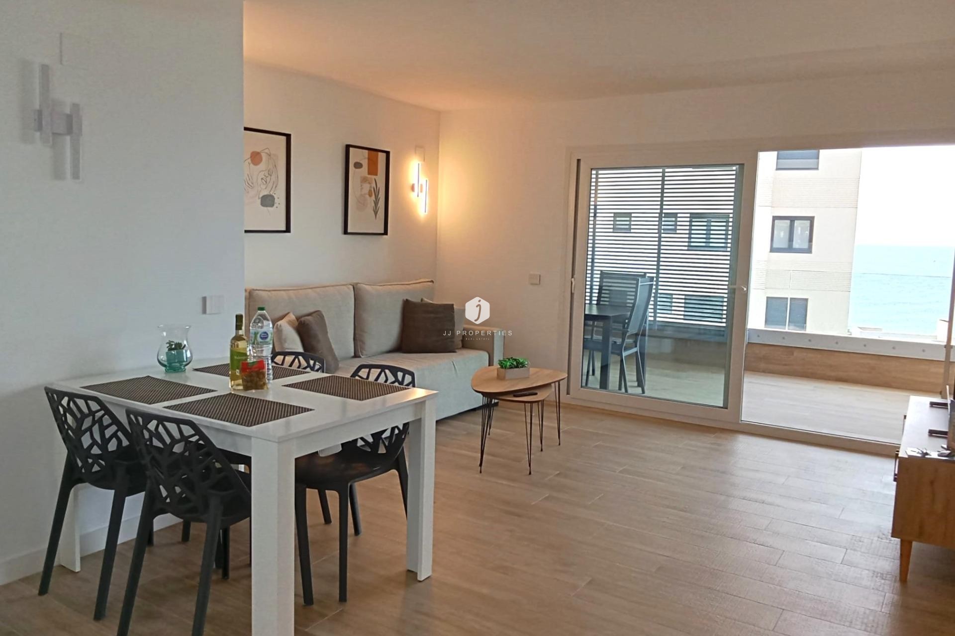 Resale - Apartment / flat -
Torrevieja - Punta prima