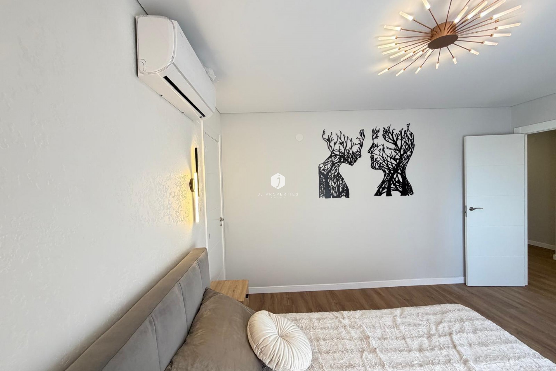Resale - Apartment / flat -
Torrevieja - Punta prima