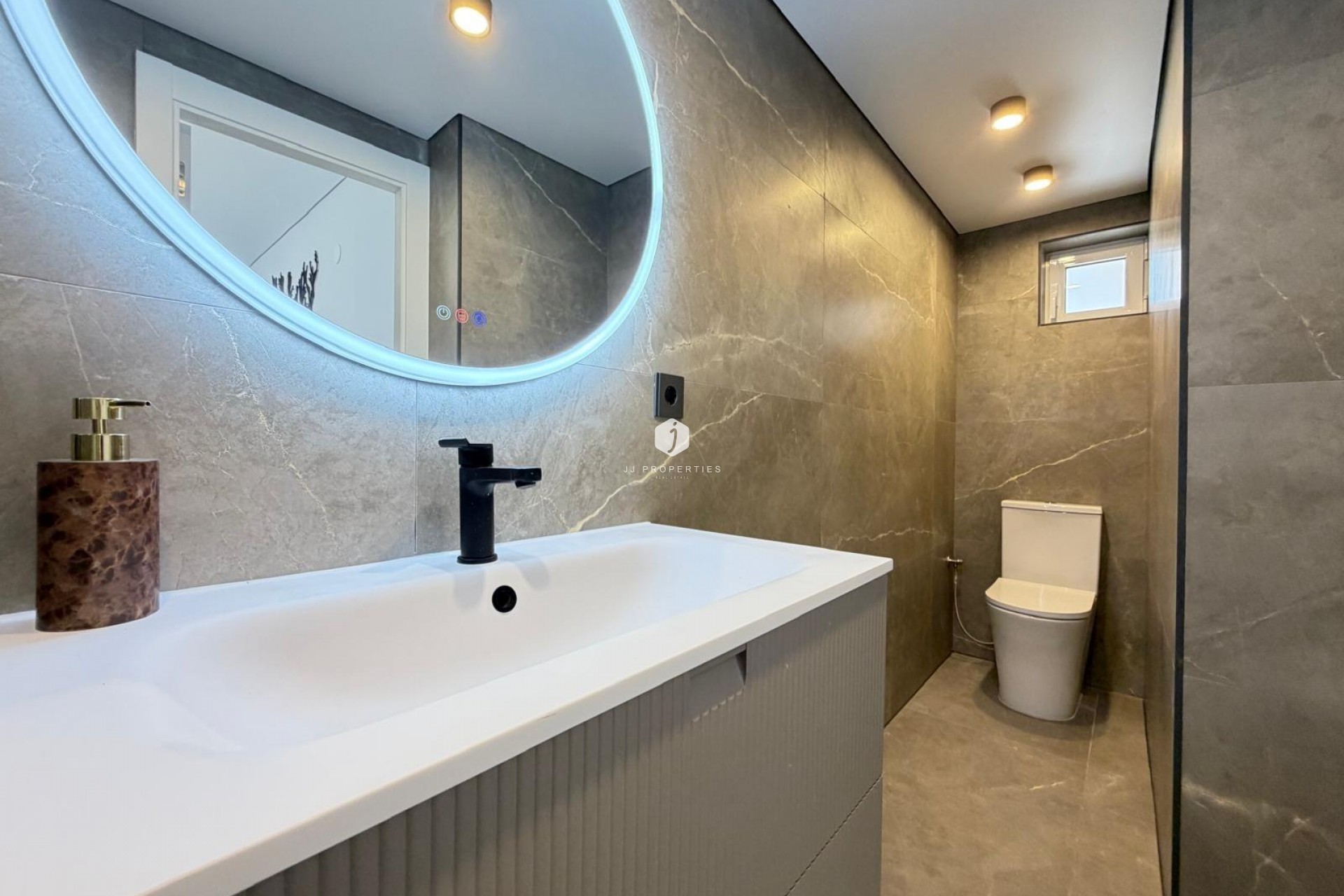 Resale - Apartment / flat -
Torrevieja - Punta prima