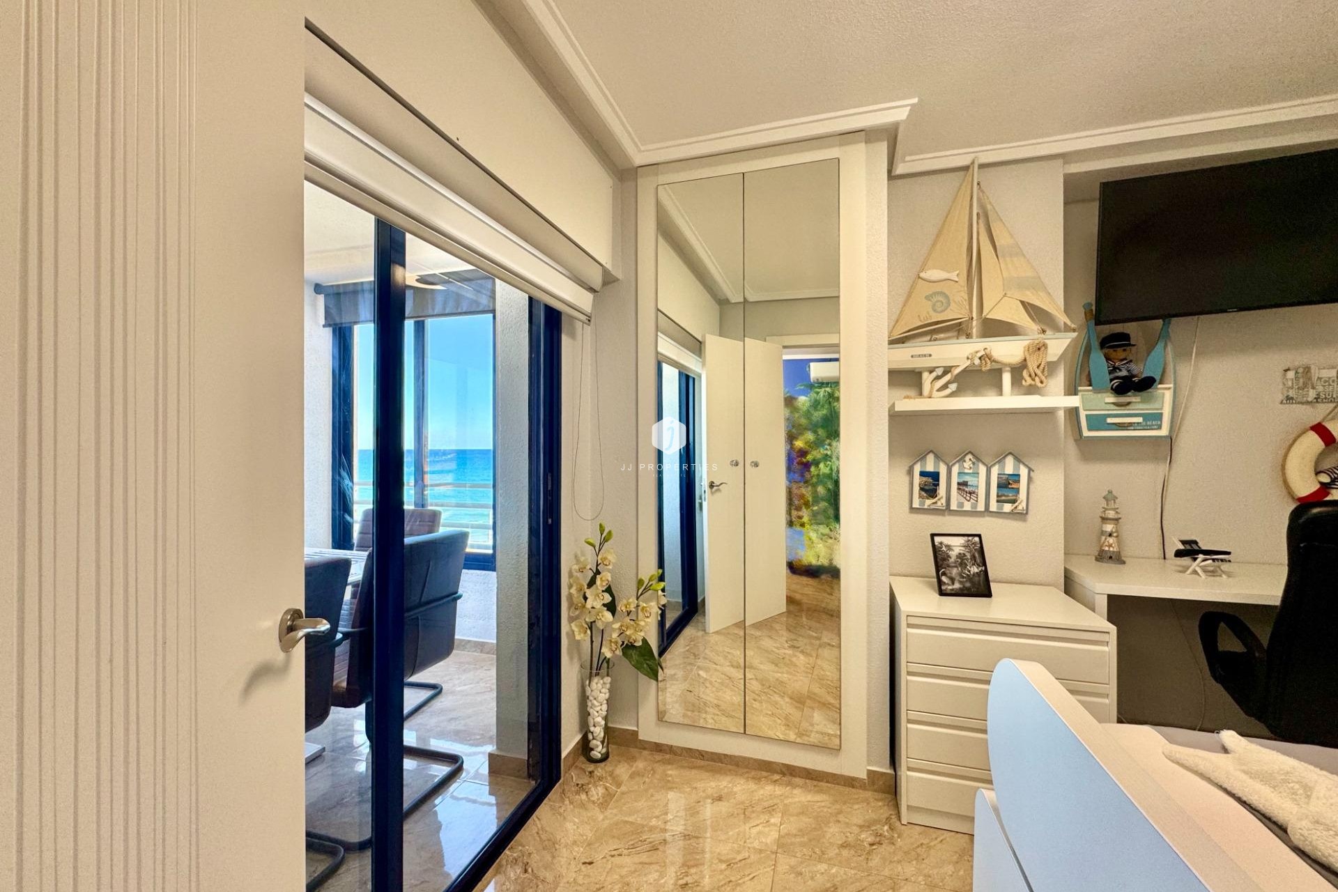 Resale - Apartment / flat -
Torrevieja - Torre la mata