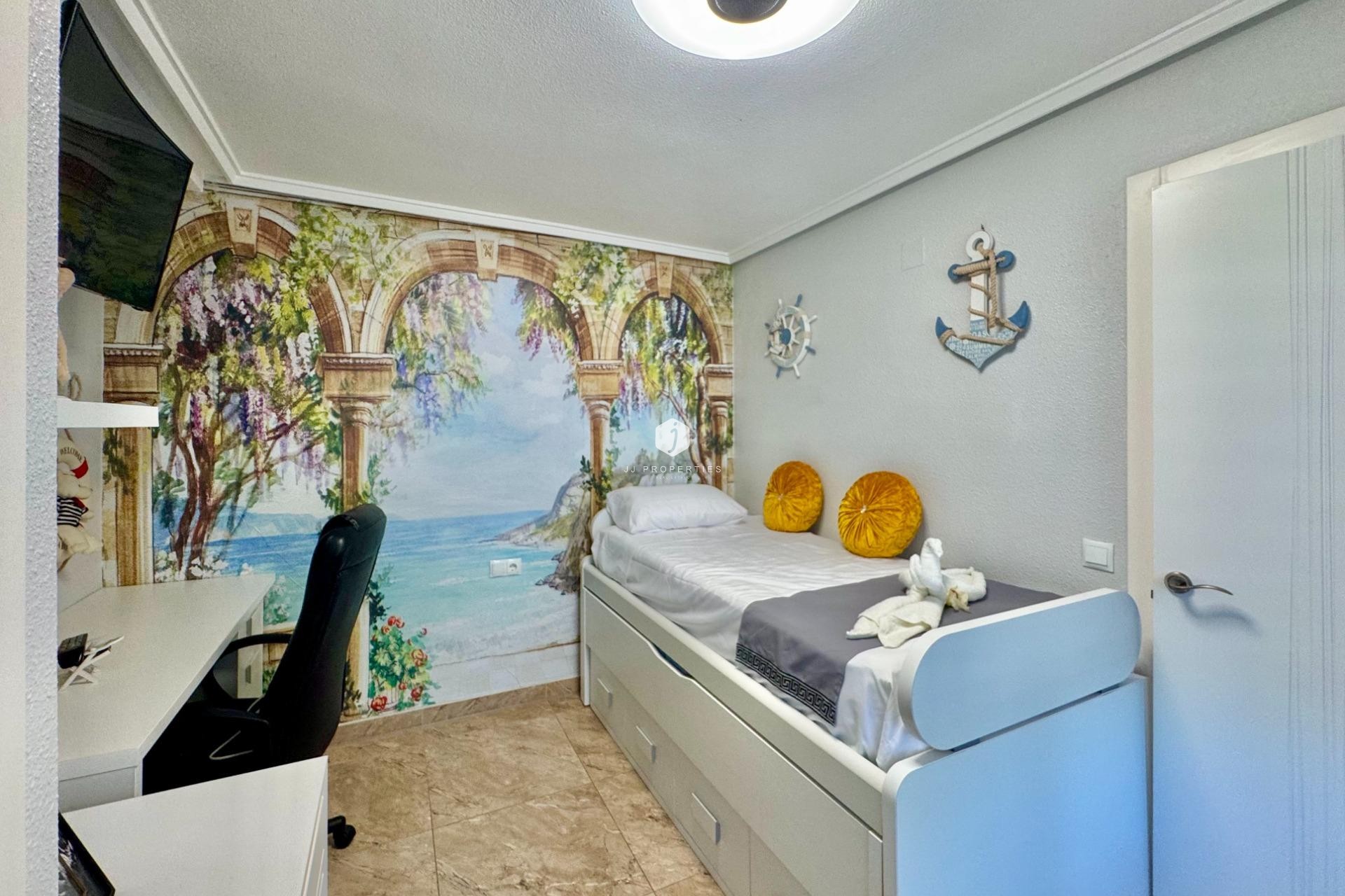 Resale - Apartment / flat -
Torrevieja - Torre la mata