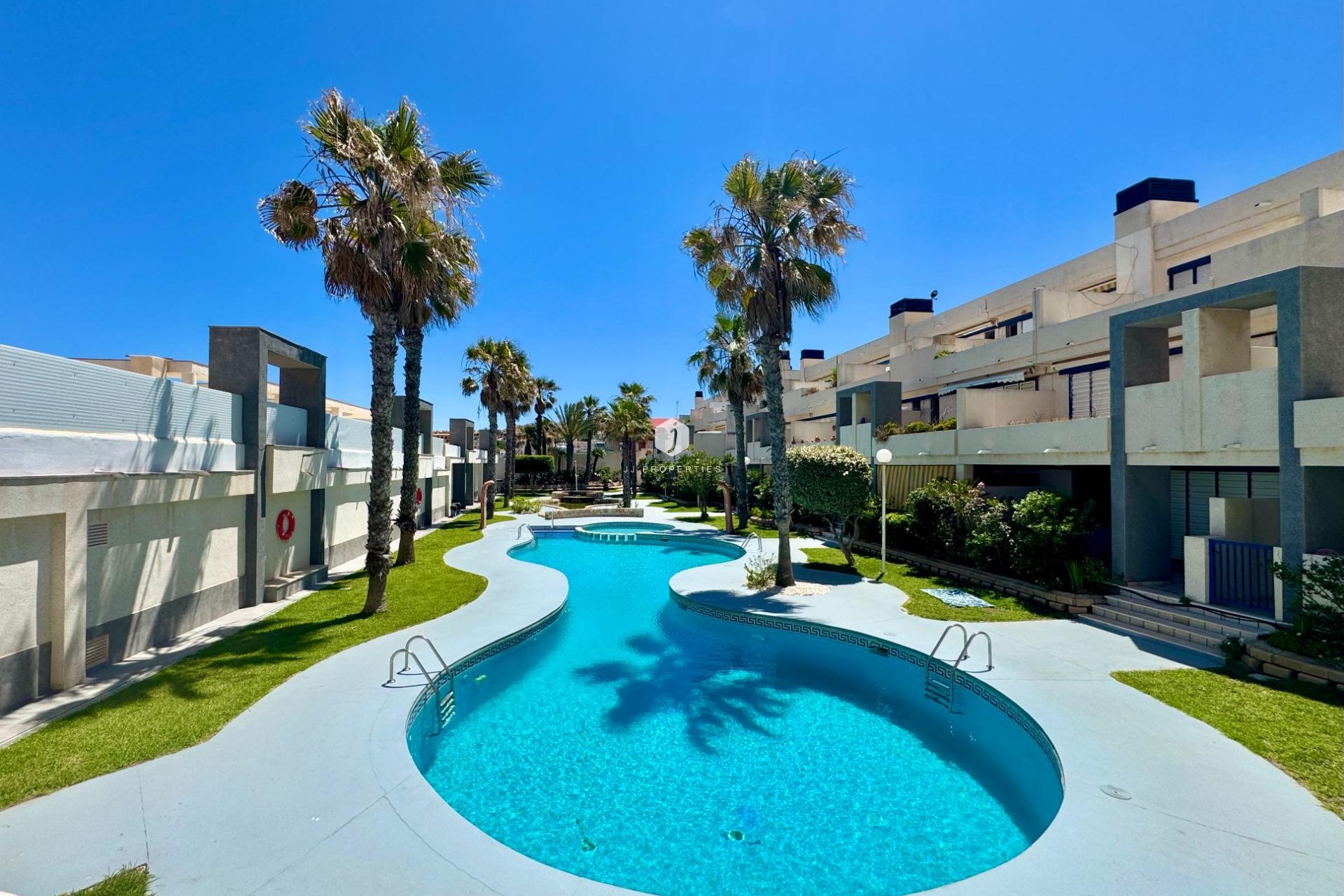Resale - Apartment / flat -
Torrevieja - Torre la mata