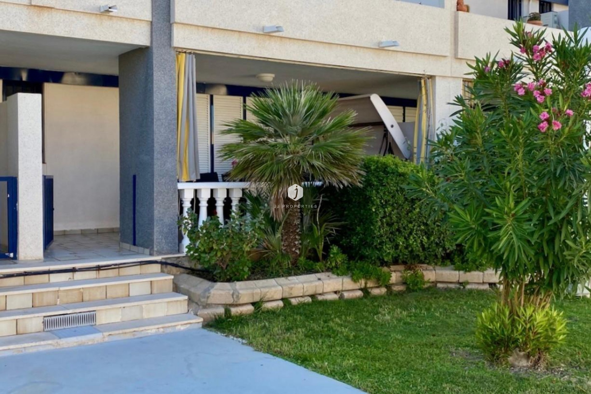 Resale - Apartment / flat -
Torrevieja - Torre la mata