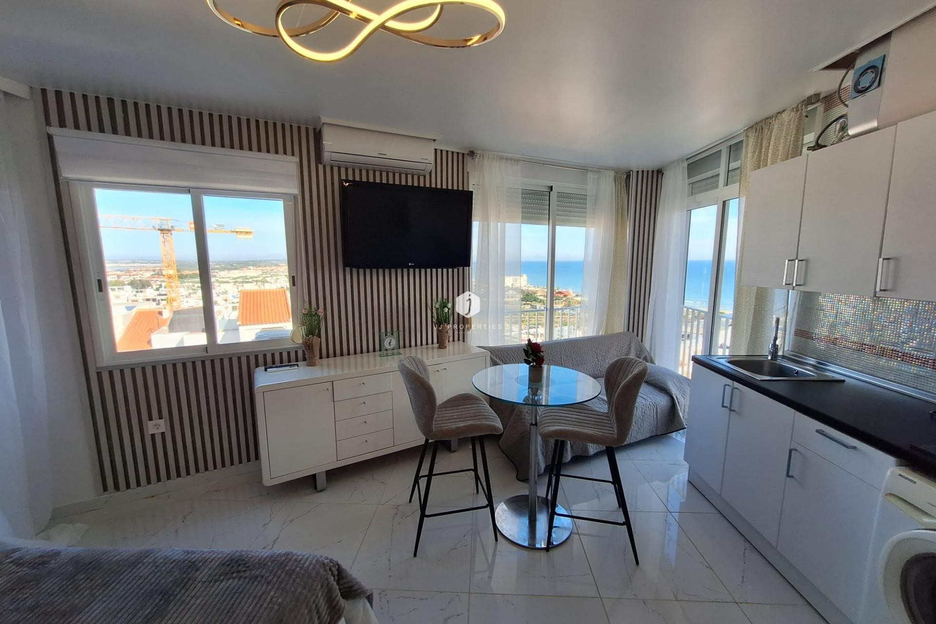 Resale - Apartment / flat -
Torrevieja - Torrejón