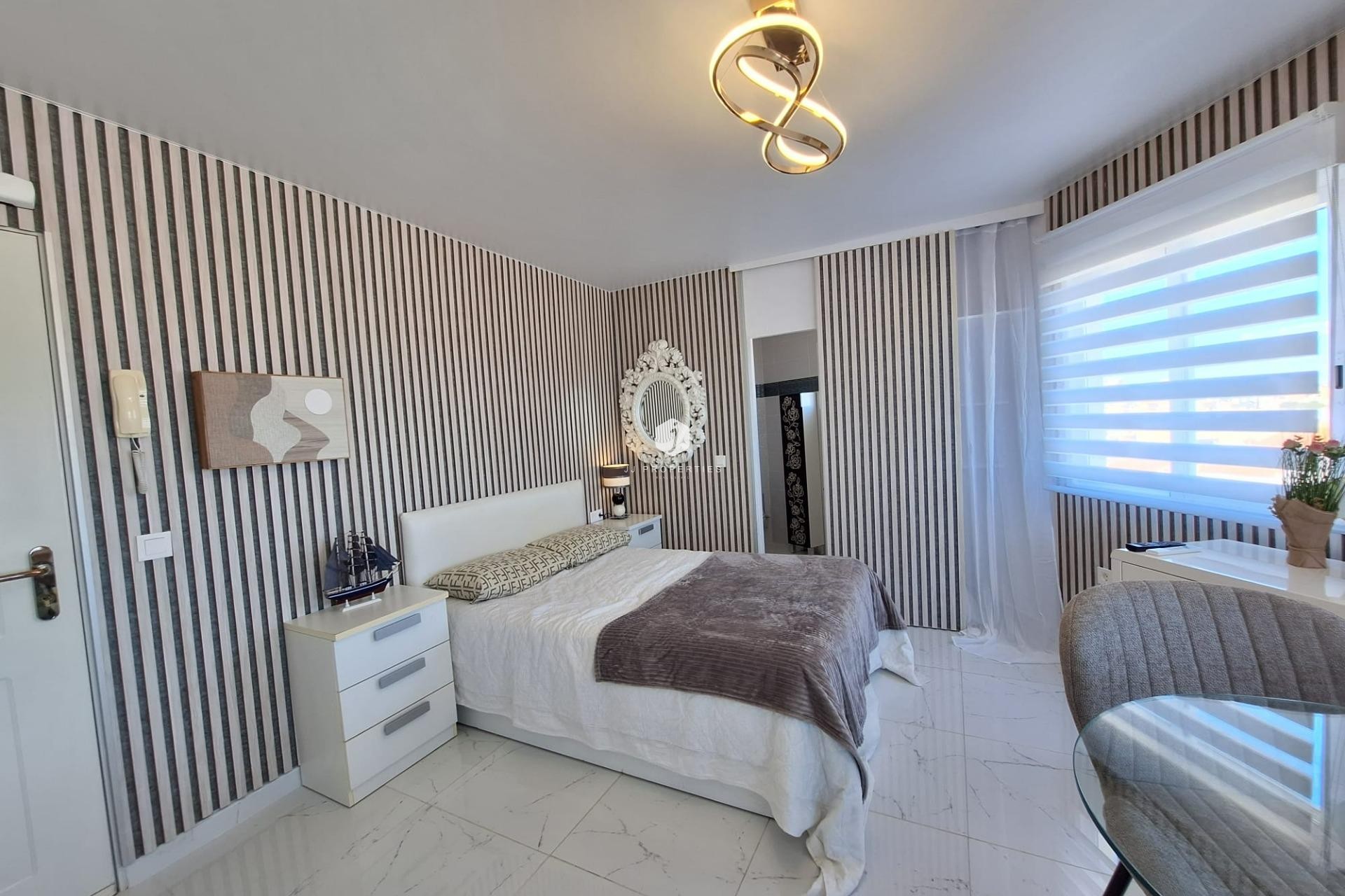 Resale - Apartment / flat -
Torrevieja - Torrejón