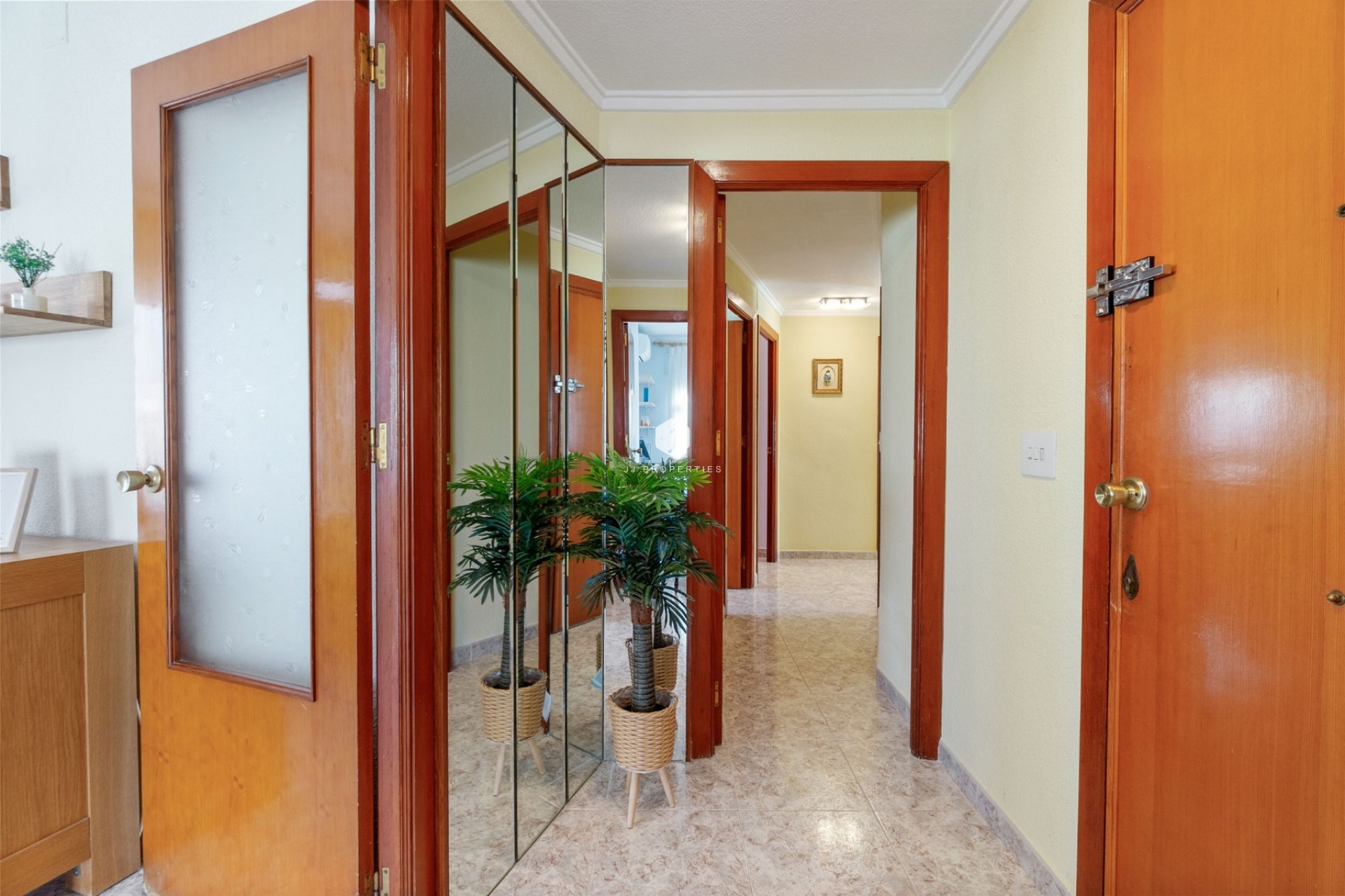 Resale - Apartment / flat -
Torrevieja - Torrevieja Centro