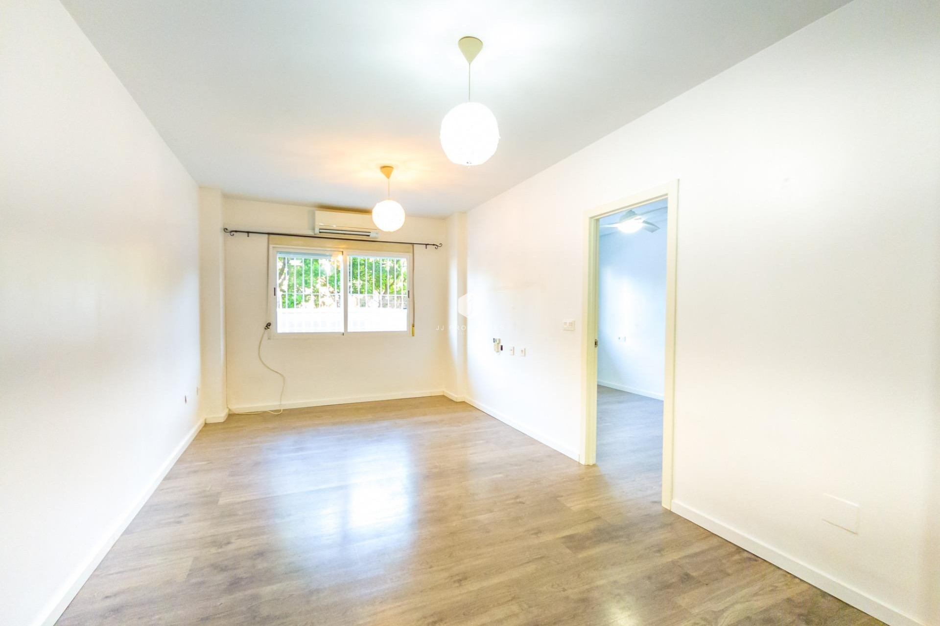 Resale - Apartment / flat -
Torrevieja