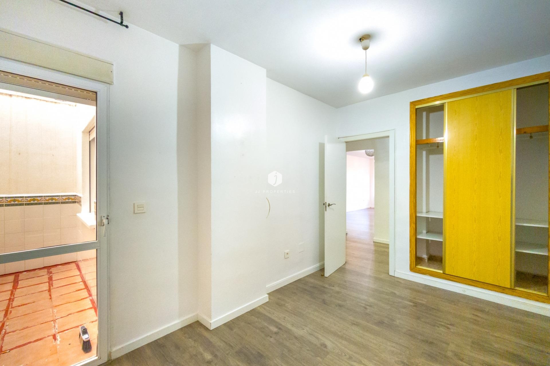 Resale - Apartment / flat -
Torrevieja