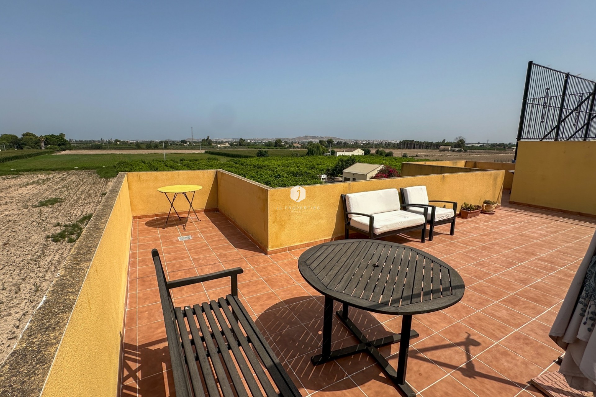 Resale - Bungalow -
Daya Nueva - Costa Blanca