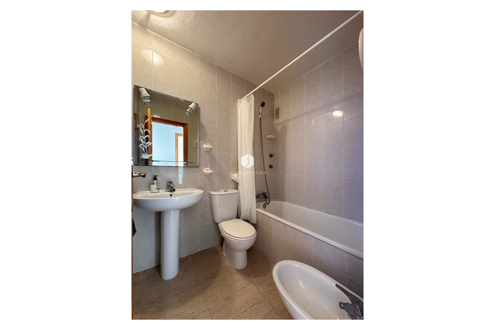 Resale - Bungalow -
San Miguel de Salinas - Inland