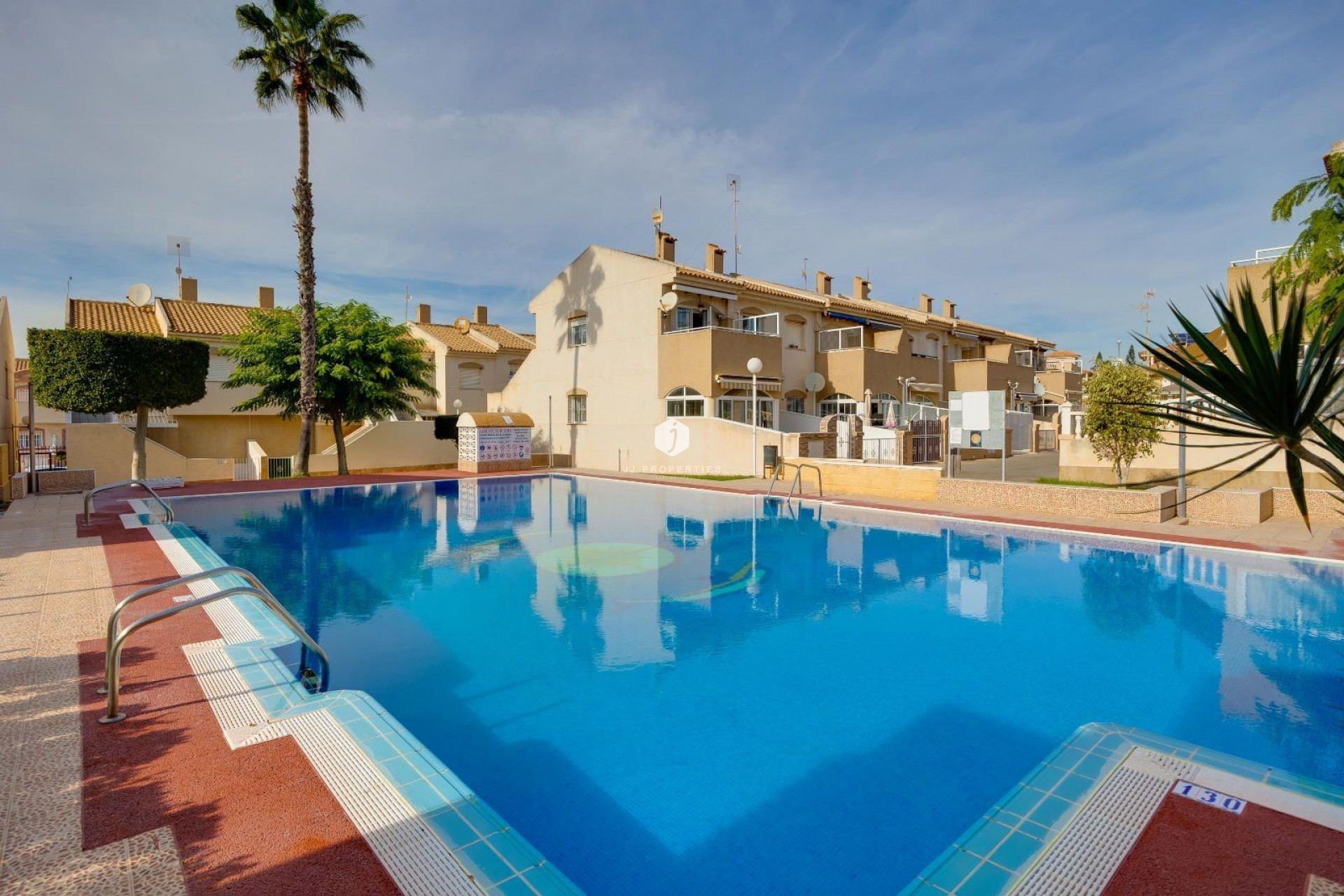Resale - Bungalow -
Torrevieja - Aguas Nuevas 2
