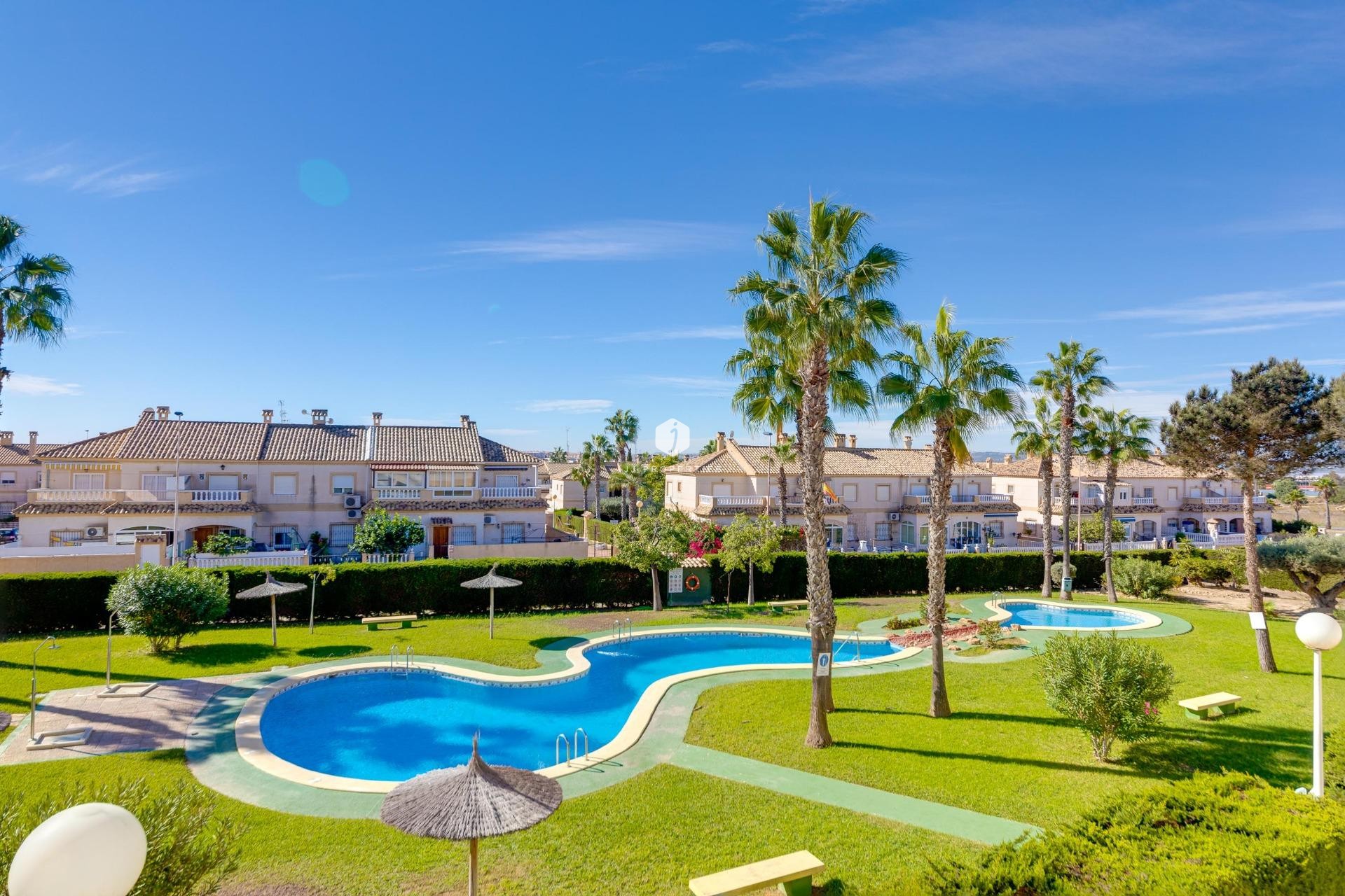Resale - Bungalow -
Torrevieja - aguas nuevas