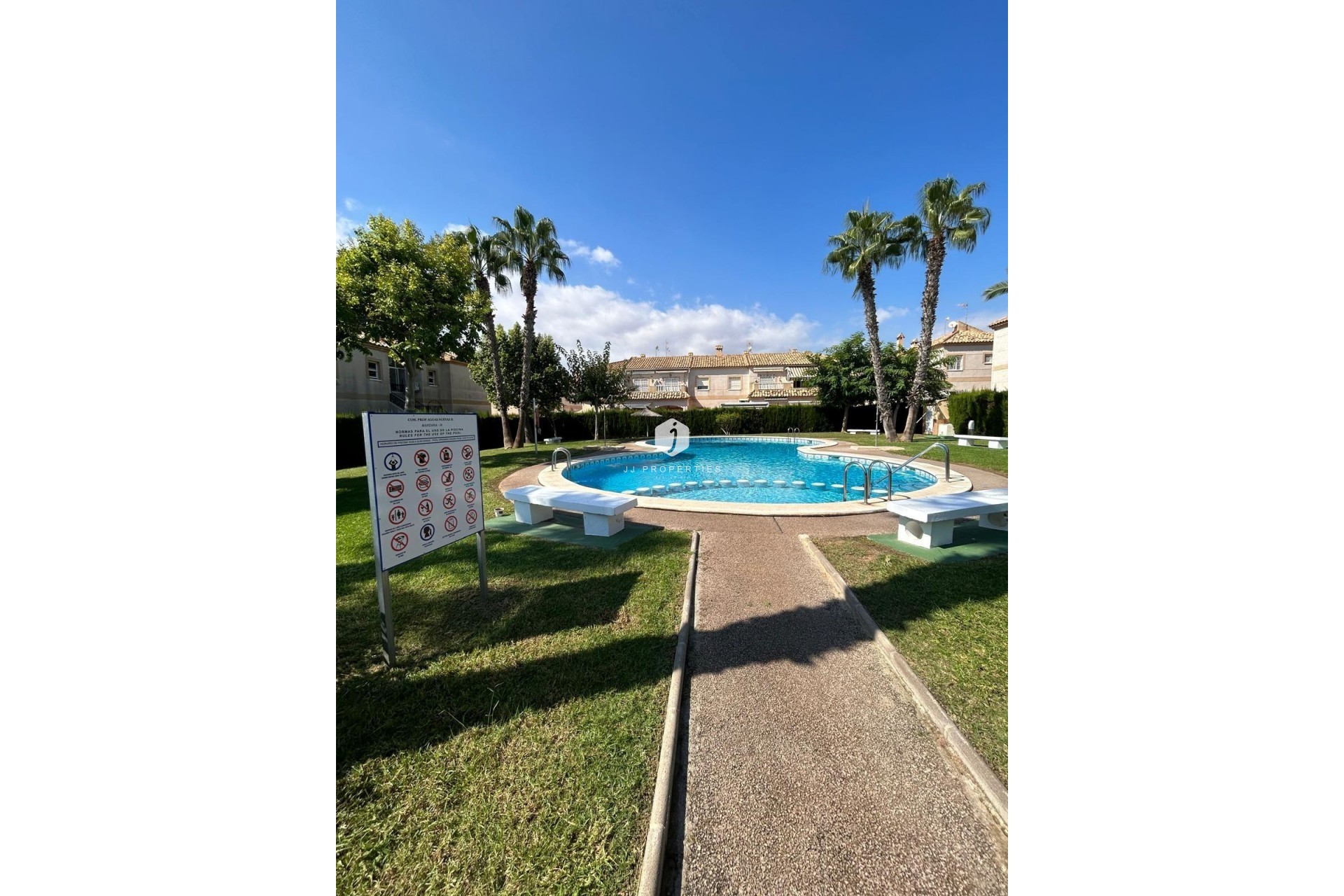 Resale - Bungalow -
Torrevieja - aguas nuevas