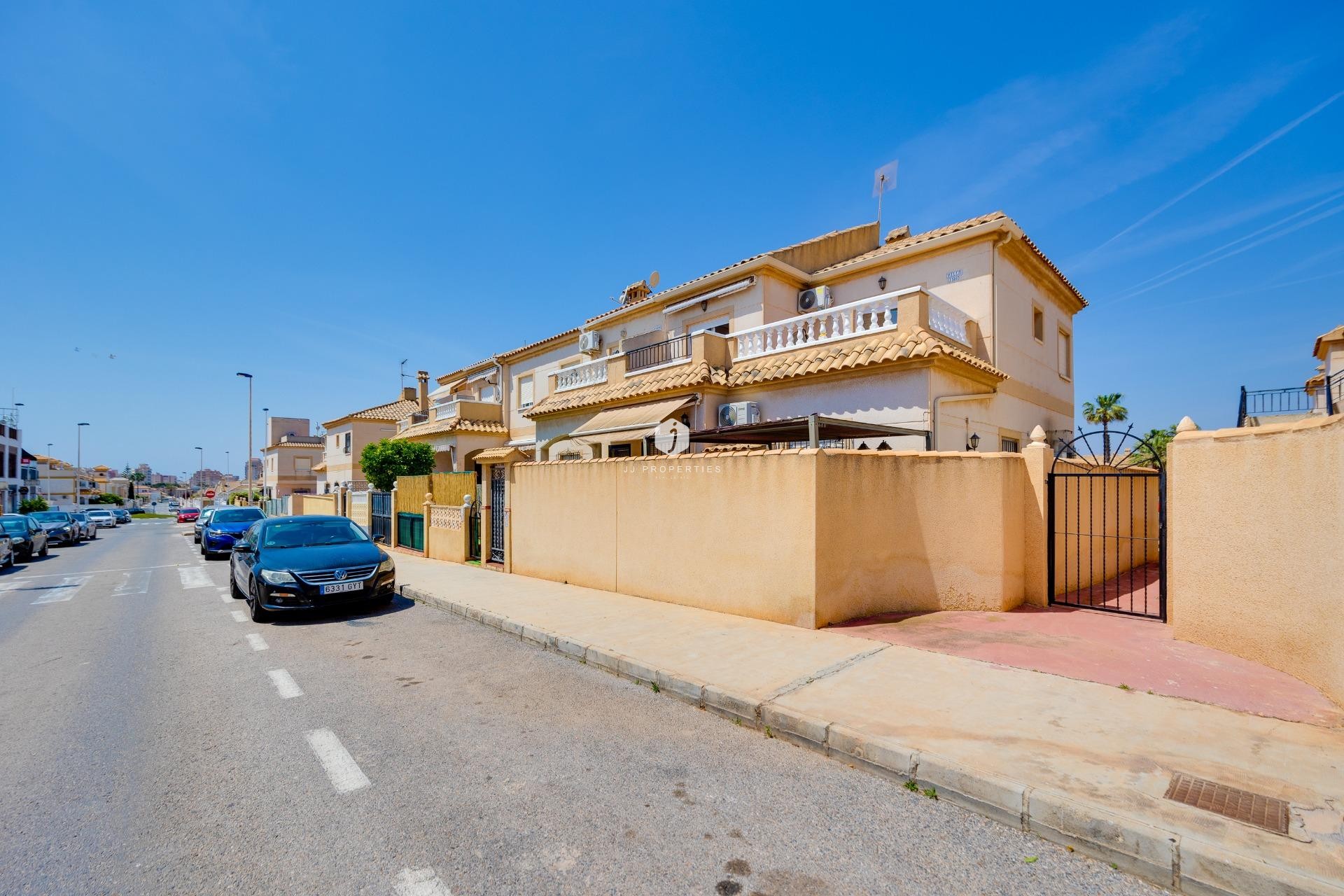 Resale - Bungalow -
Torrevieja - aguas nuevas