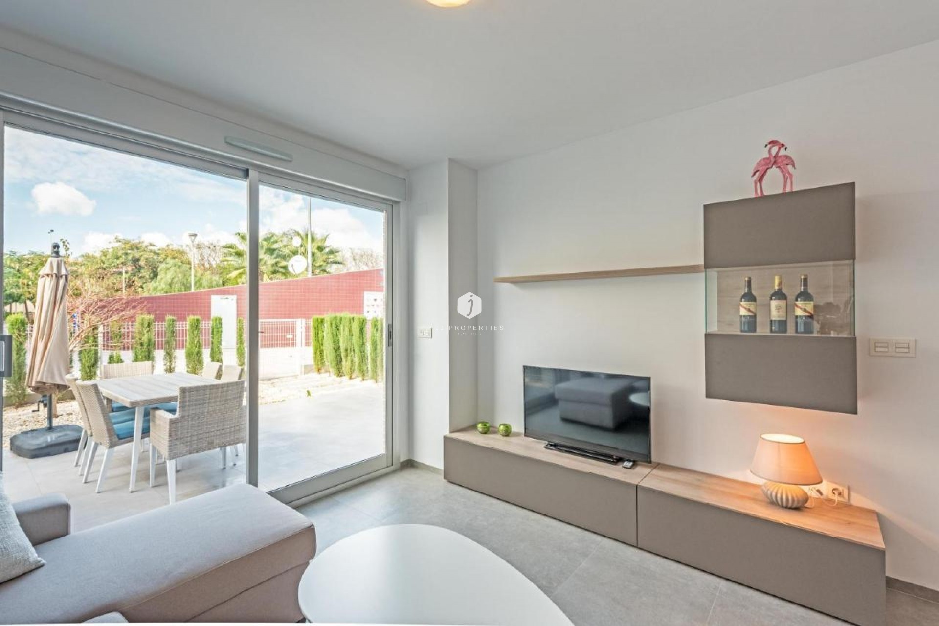 Resale - Bungalow -
Torrevieja - Auguas Neuvas