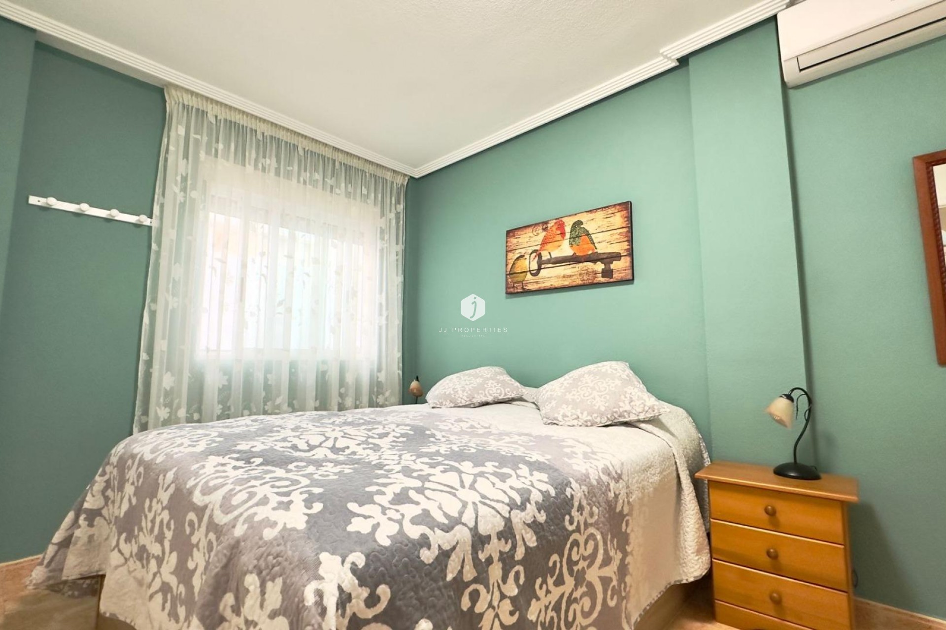 Resale - Bungalow -
Torrevieja - Centro