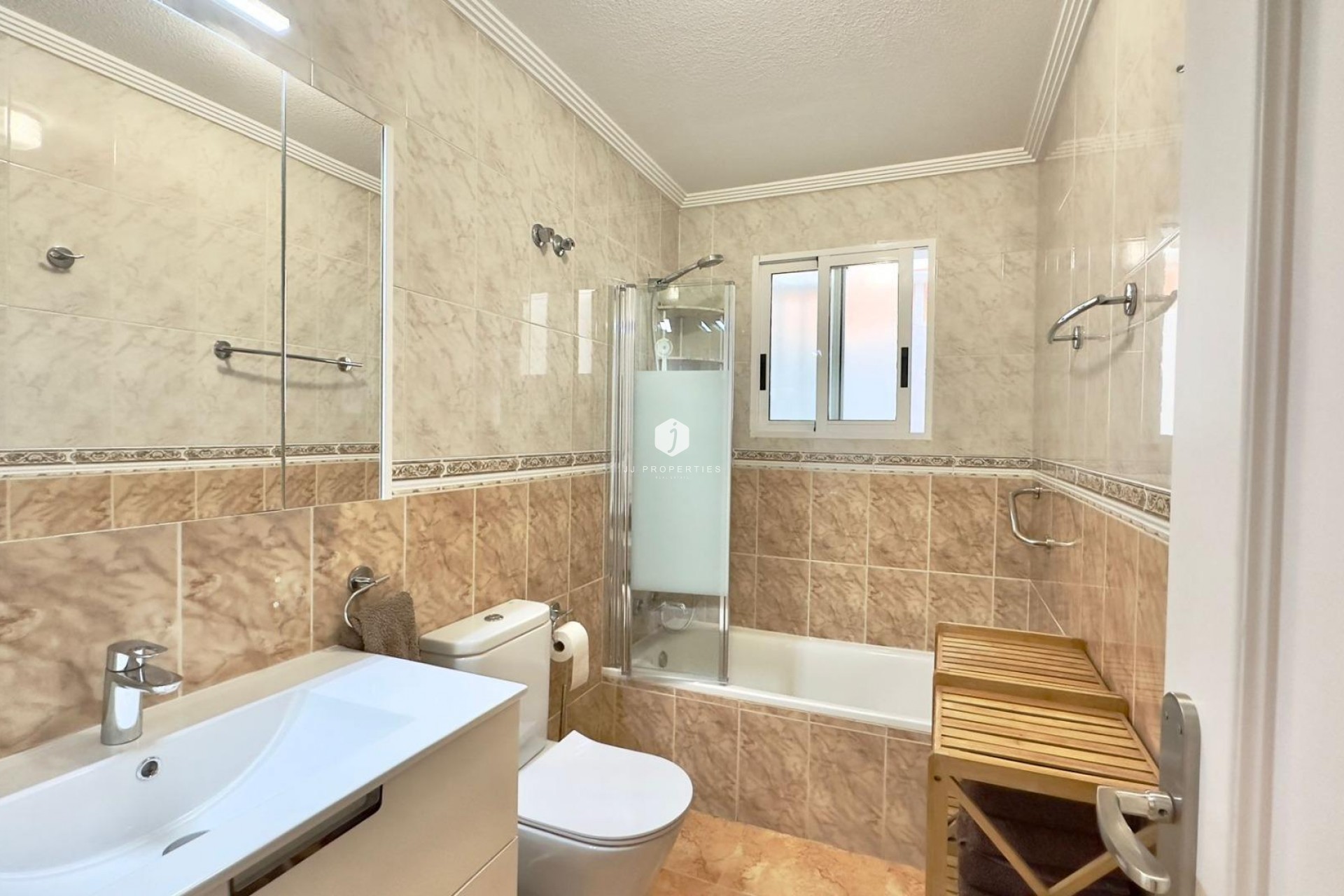 Resale - Bungalow -
Torrevieja - Centro