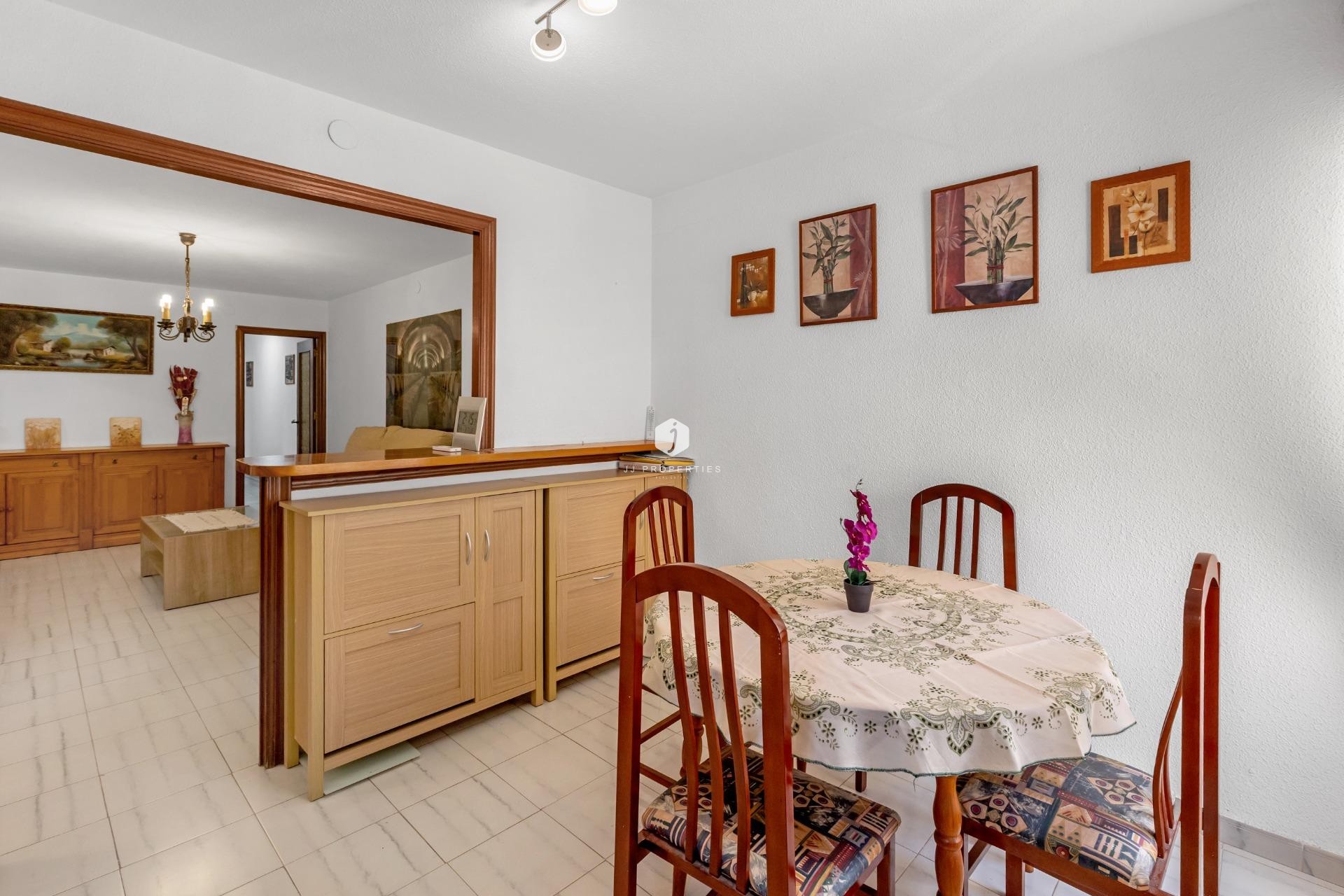 Resale - Bungalow -
Torrevieja - Centro