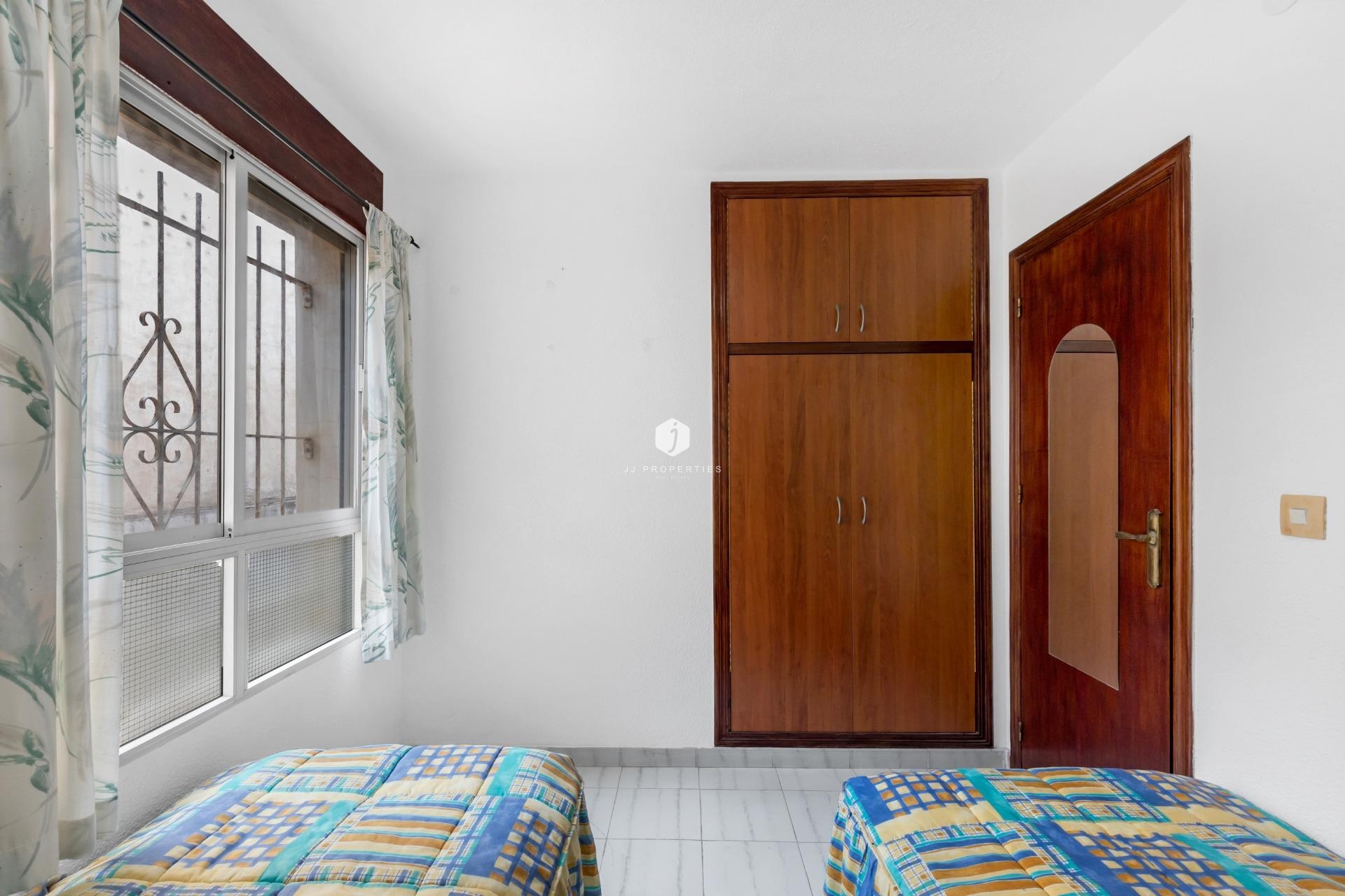 Resale - Bungalow -
Torrevieja - Centro