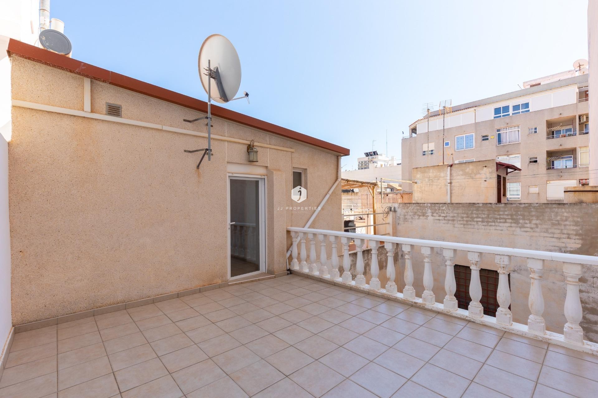 Resale - Bungalow -
Torrevieja - Centro