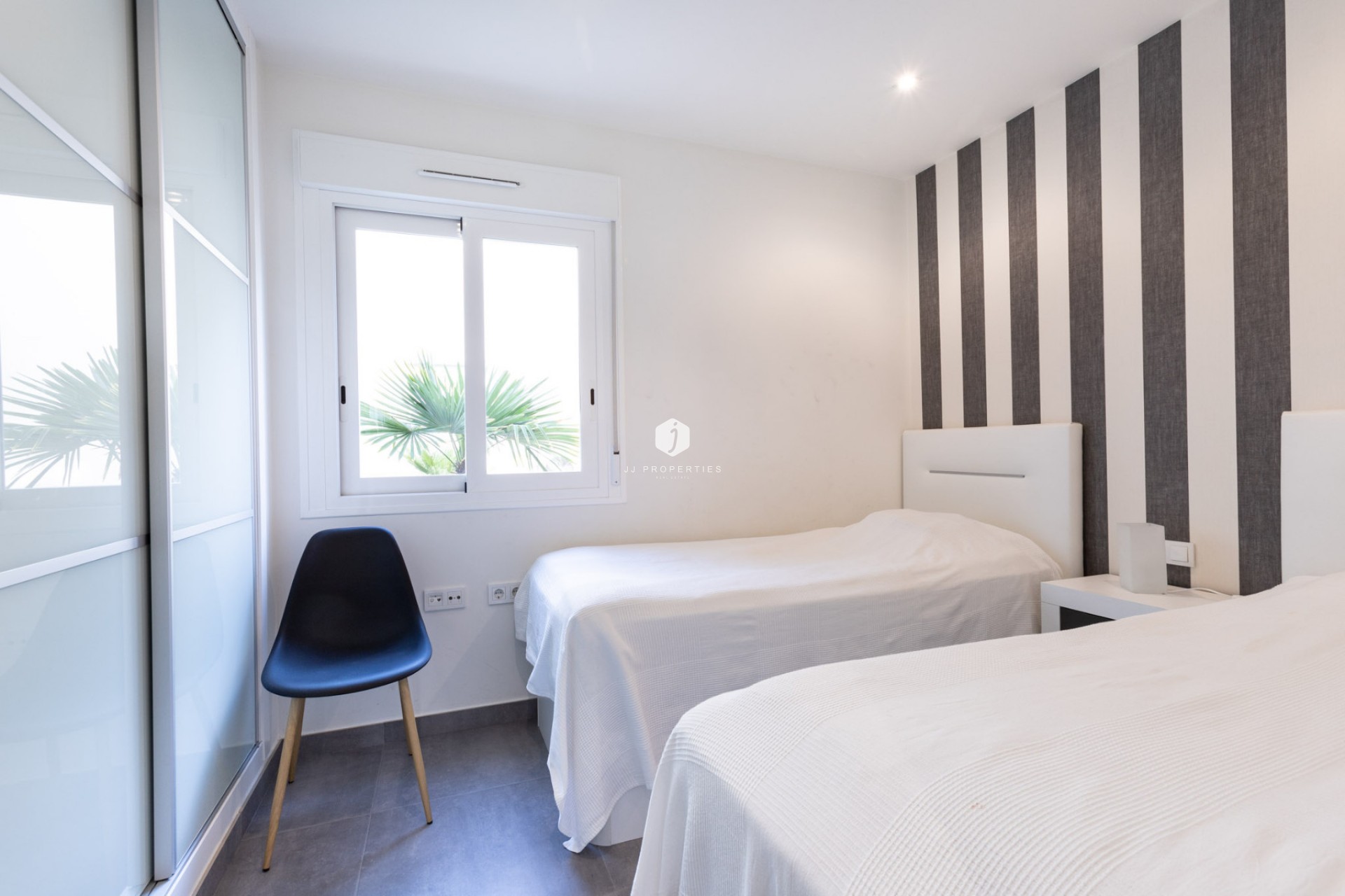 Resale - Bungalow -
Torrevieja - Costa Blanca