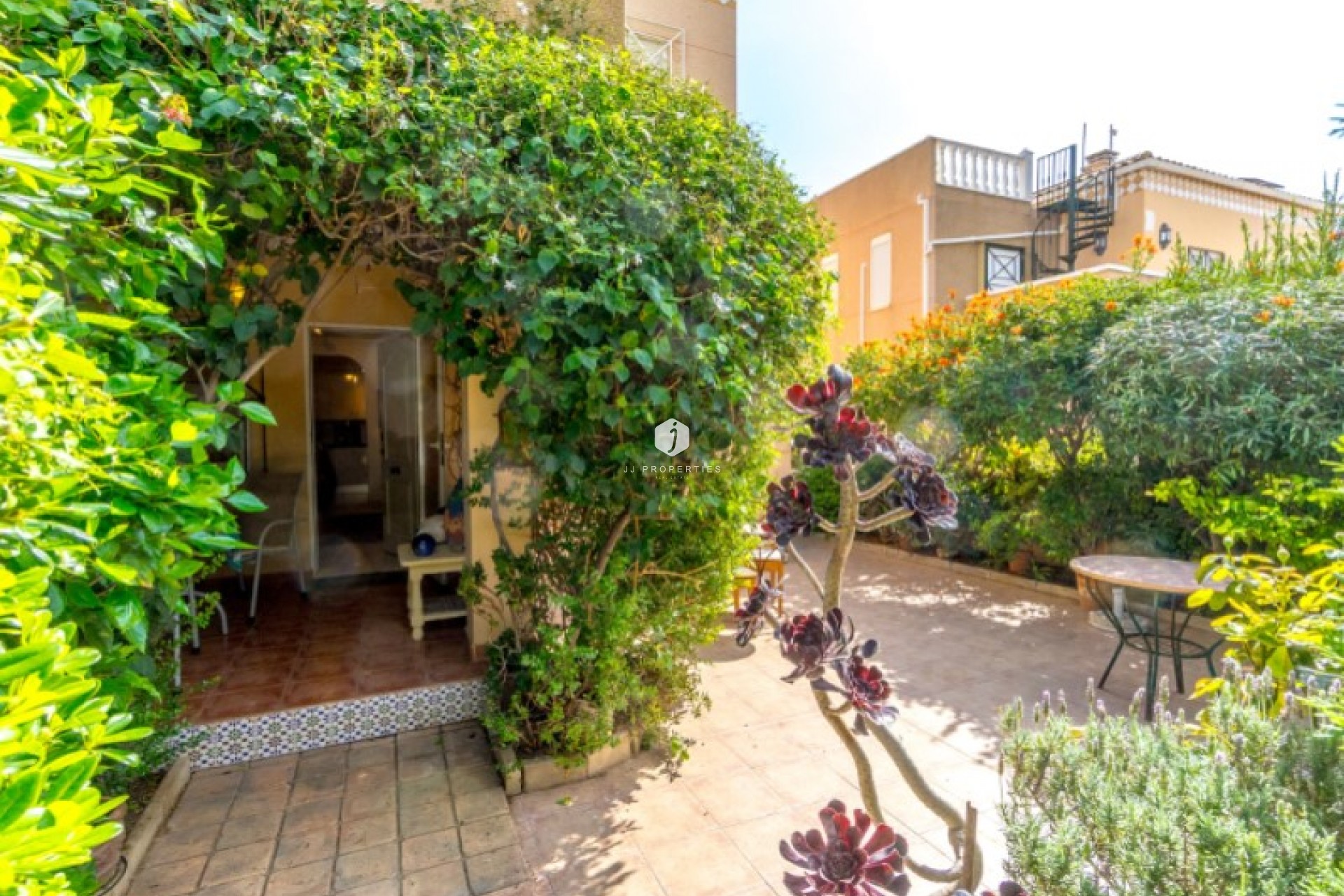 Resale - Bungalow -
Torrevieja - Costa Blanca