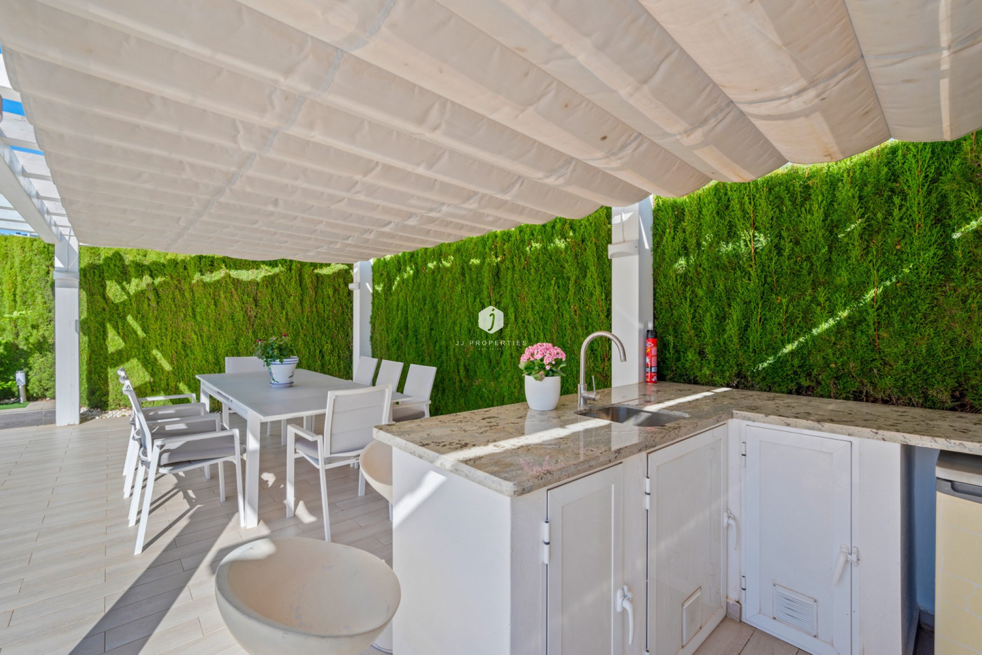 Resale - Bungalow -
Torrevieja - Costa Blanca