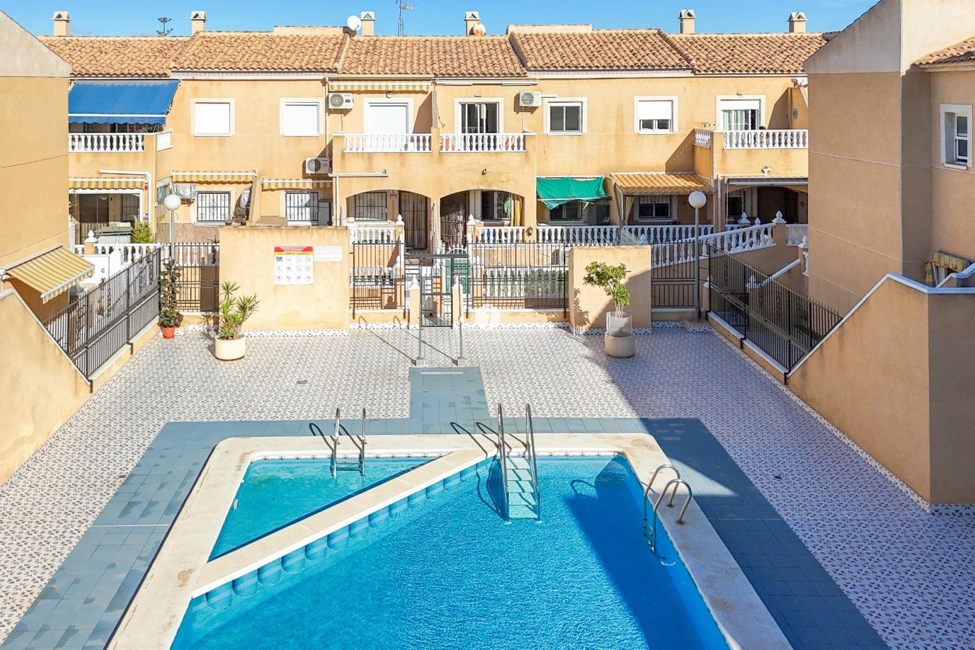 Resale - Bungalow -
Torrevieja - Costa Blanca