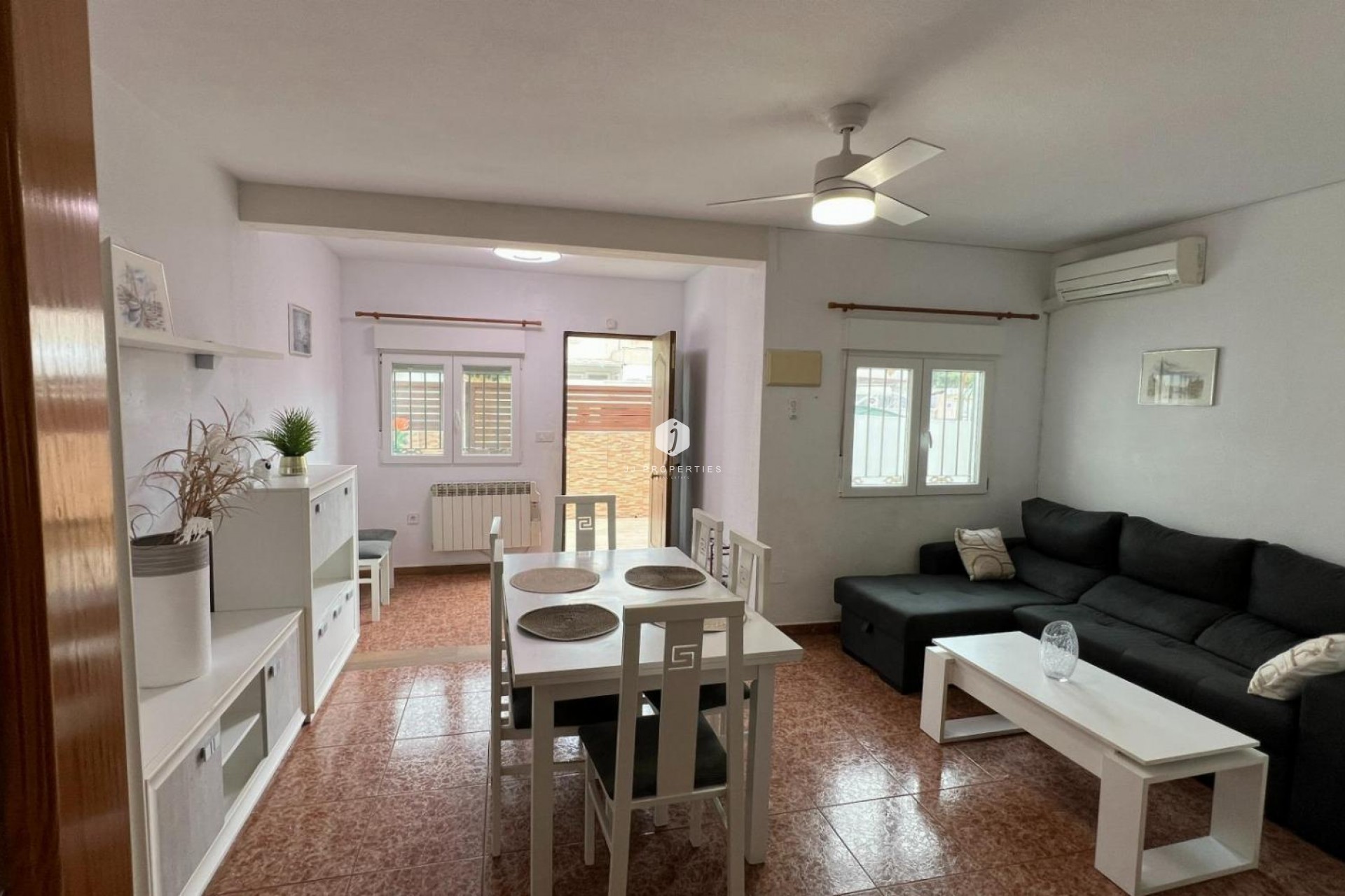 Resale - Bungalow -
Torrevieja - Costa Blanca
