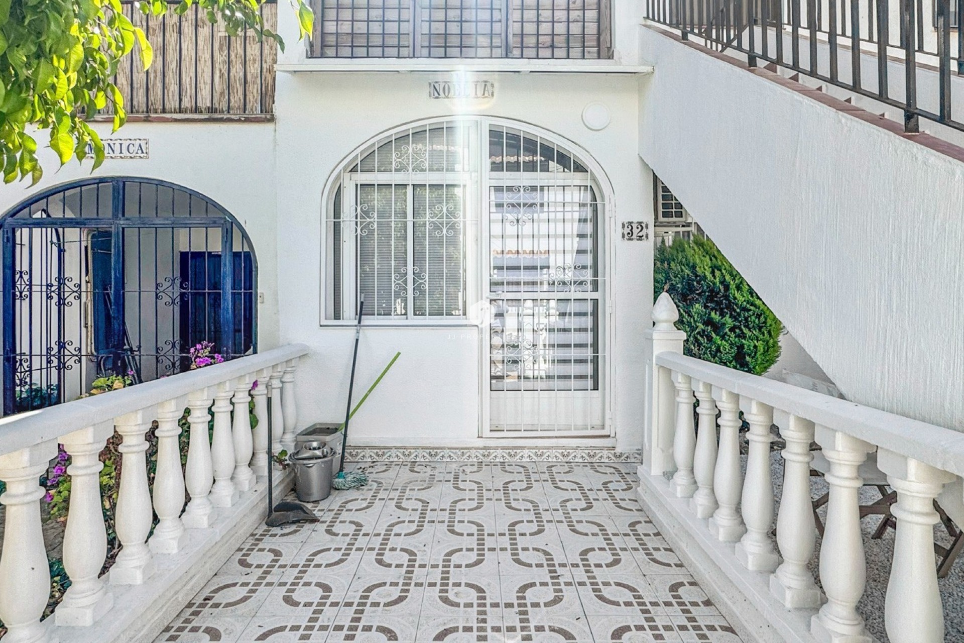 Resale - Bungalow -
Torrevieja - Costa Blanca