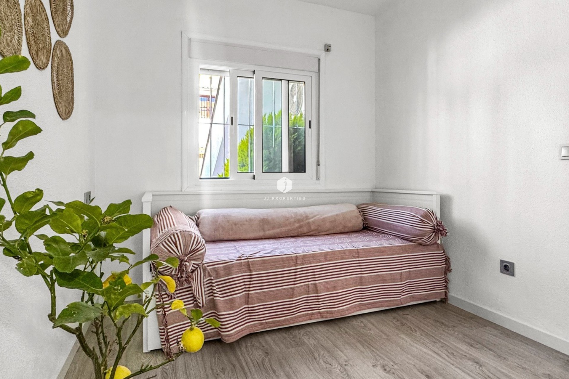 Resale - Bungalow -
Torrevieja - Costa Blanca