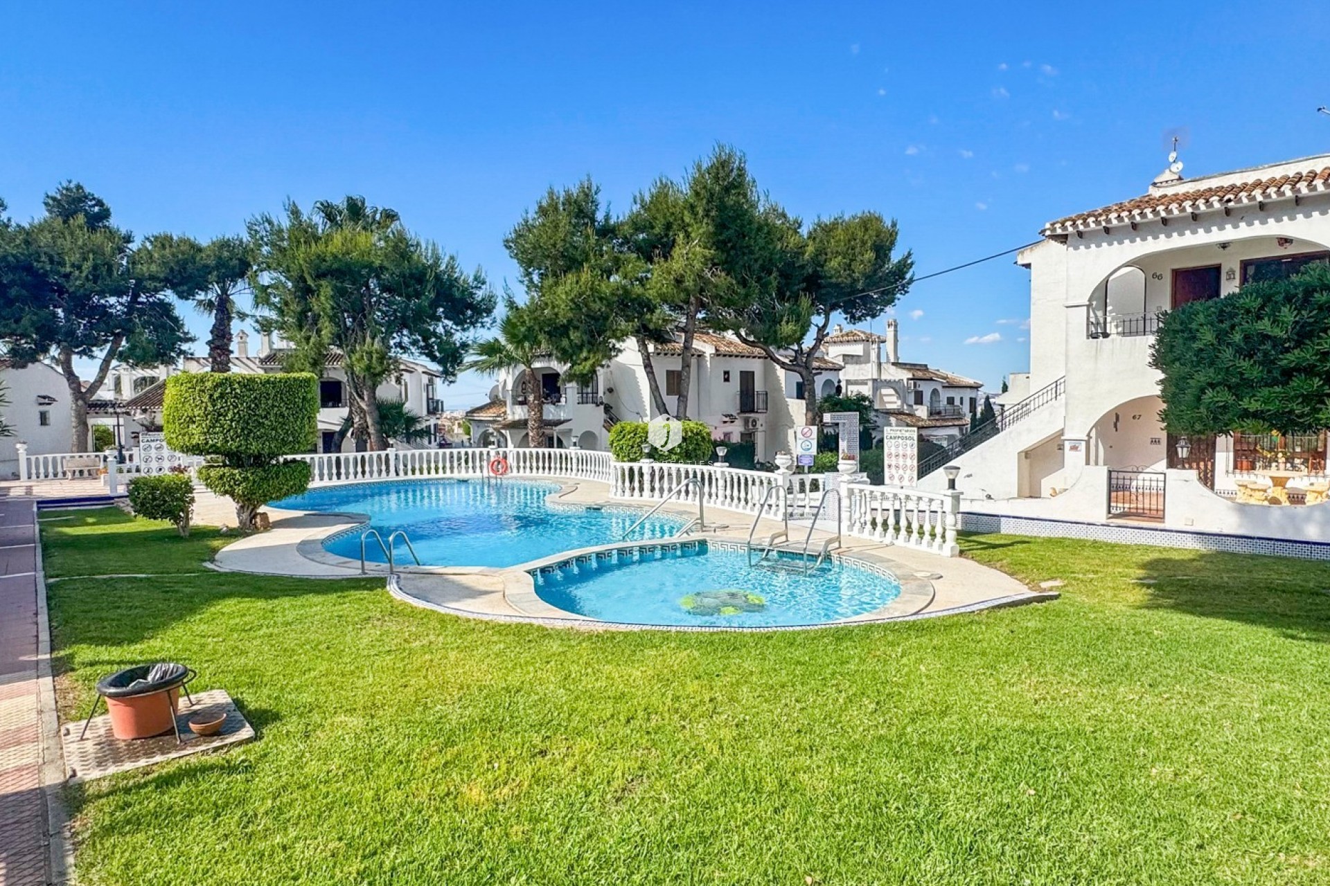 Resale - Bungalow -
Torrevieja - Costa Blanca