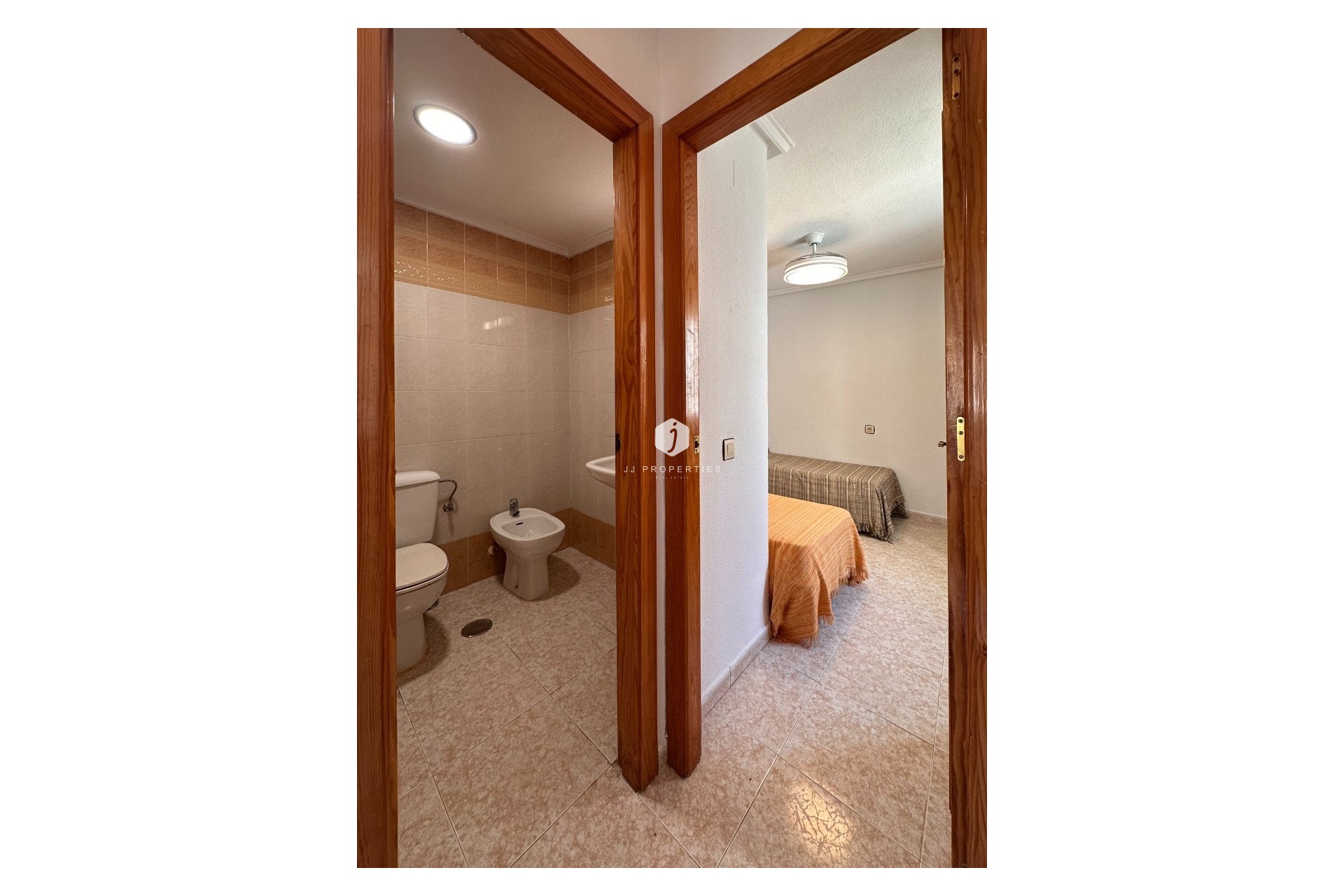 Resale - Bungalow -
Torrevieja - Costa Blanca
