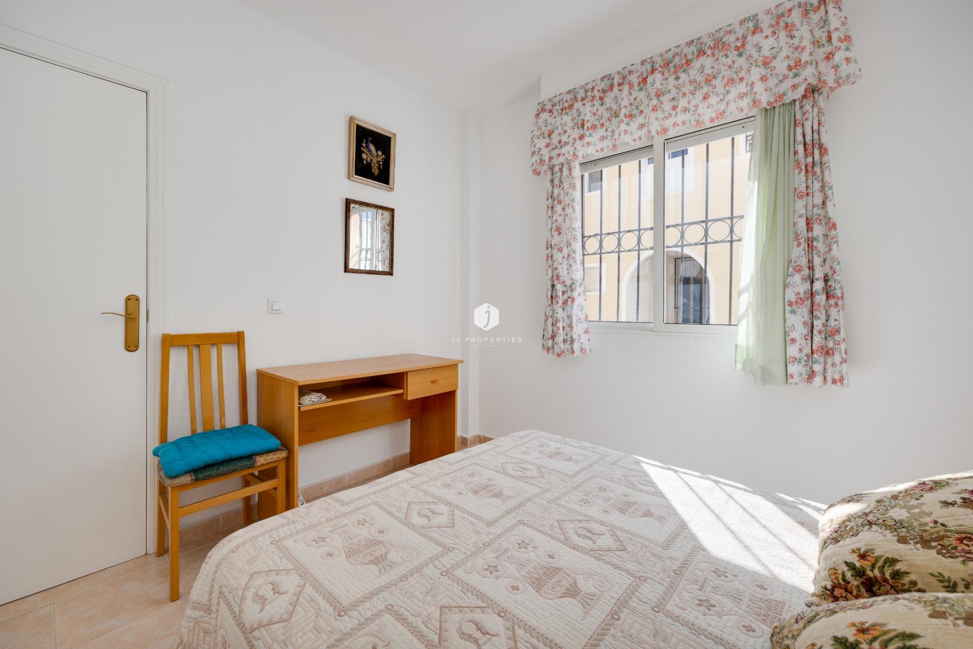 Resale - Bungalow -
Torrevieja - Costa Blanca