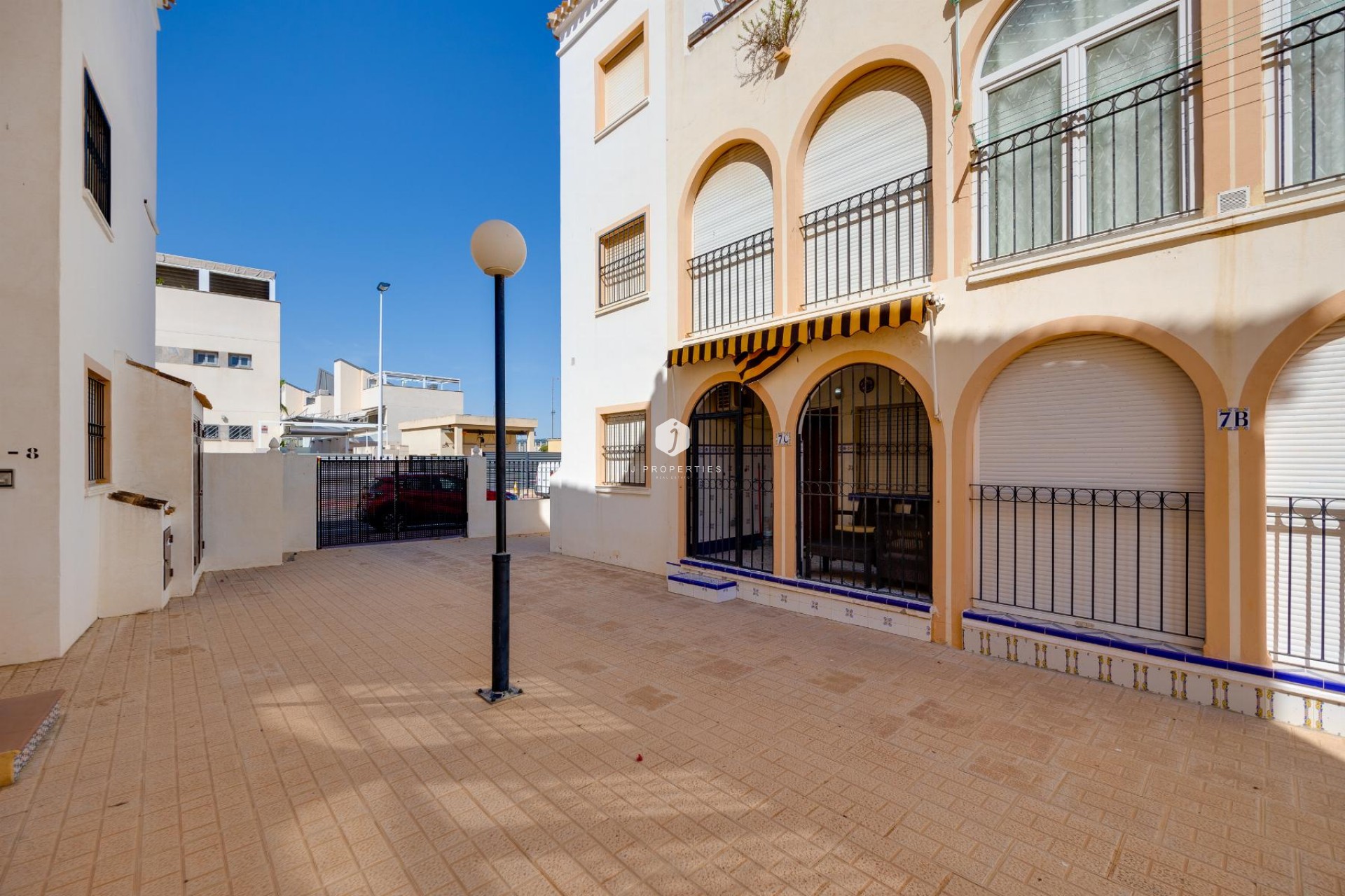 Resale - Bungalow -
Torrevieja - Costa Blanca