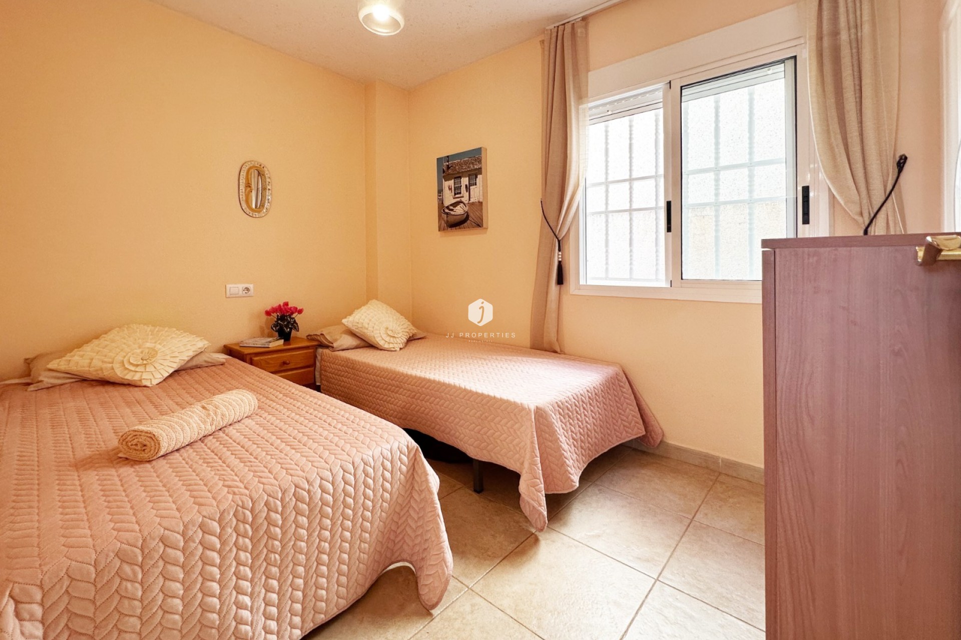 Resale - Bungalow -
Torrevieja - Costa Blanca