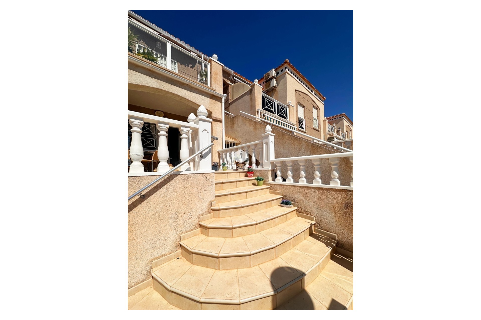 Resale - Bungalow -
Torrevieja - Costa Blanca