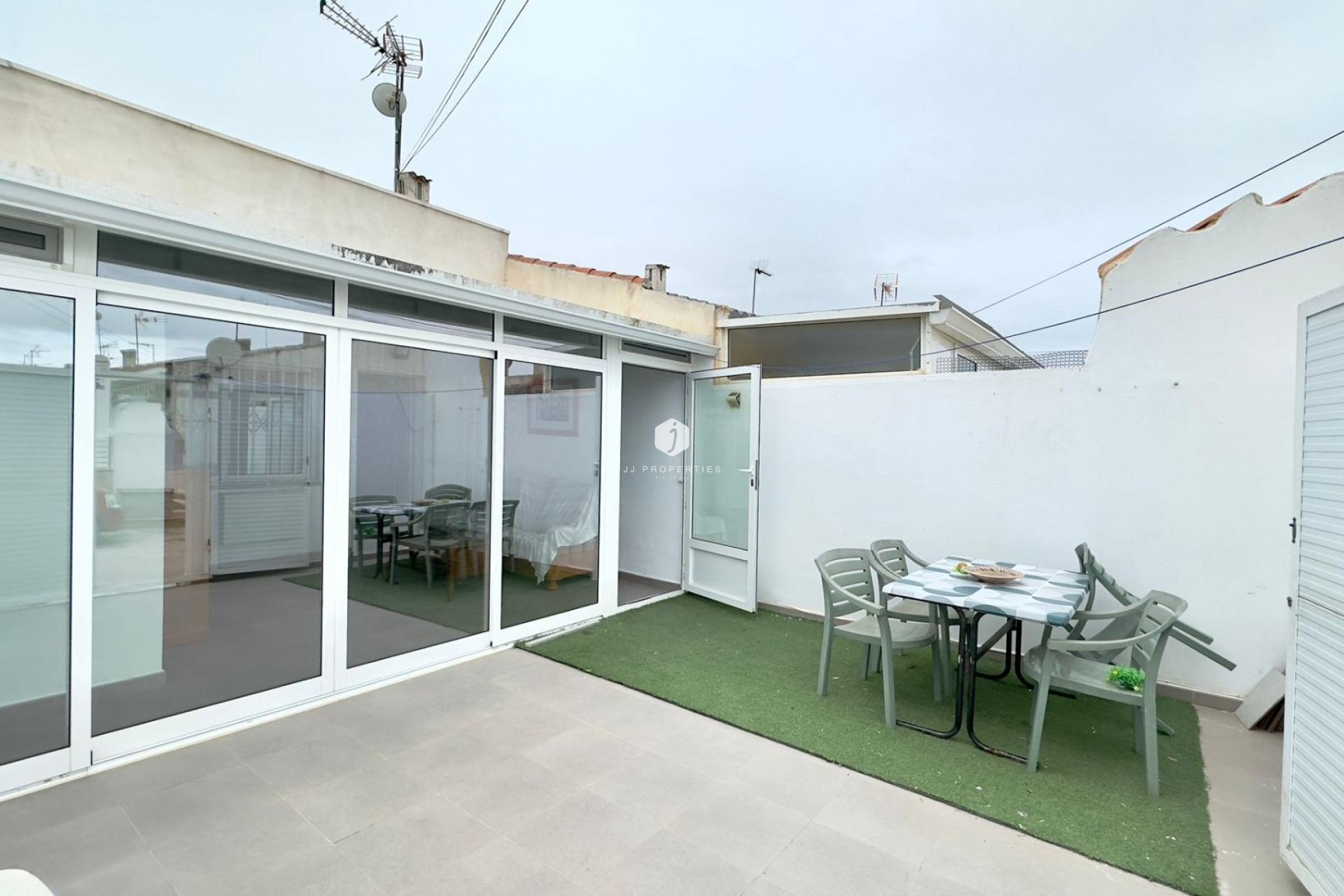 Resale - Bungalow -
Torrevieja - El Limonar
