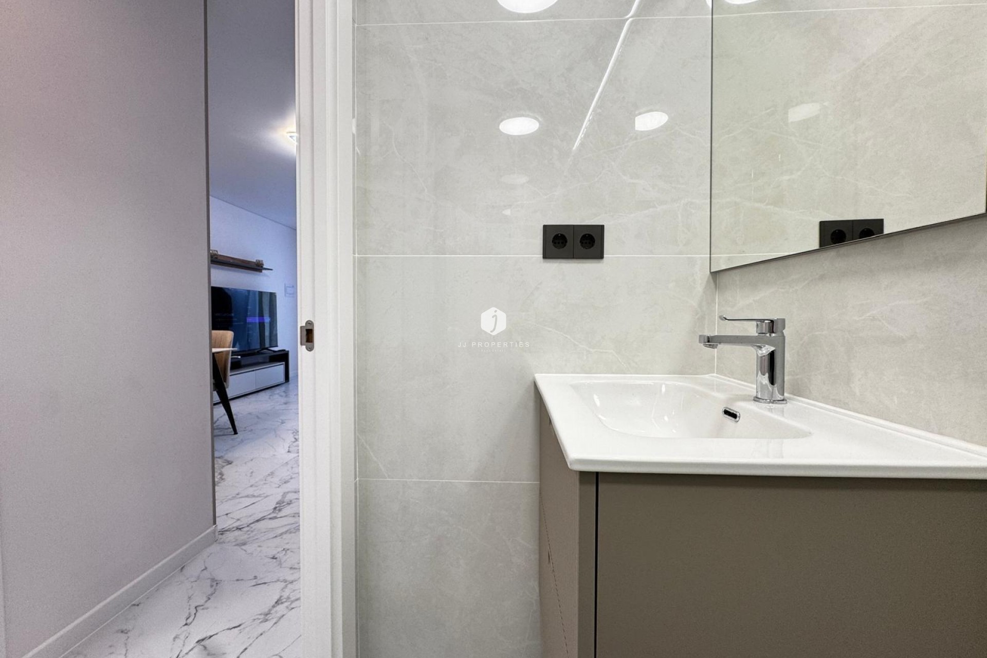 Resale - Bungalow -
Torrevieja - La Siesta - El Salado - Torreta