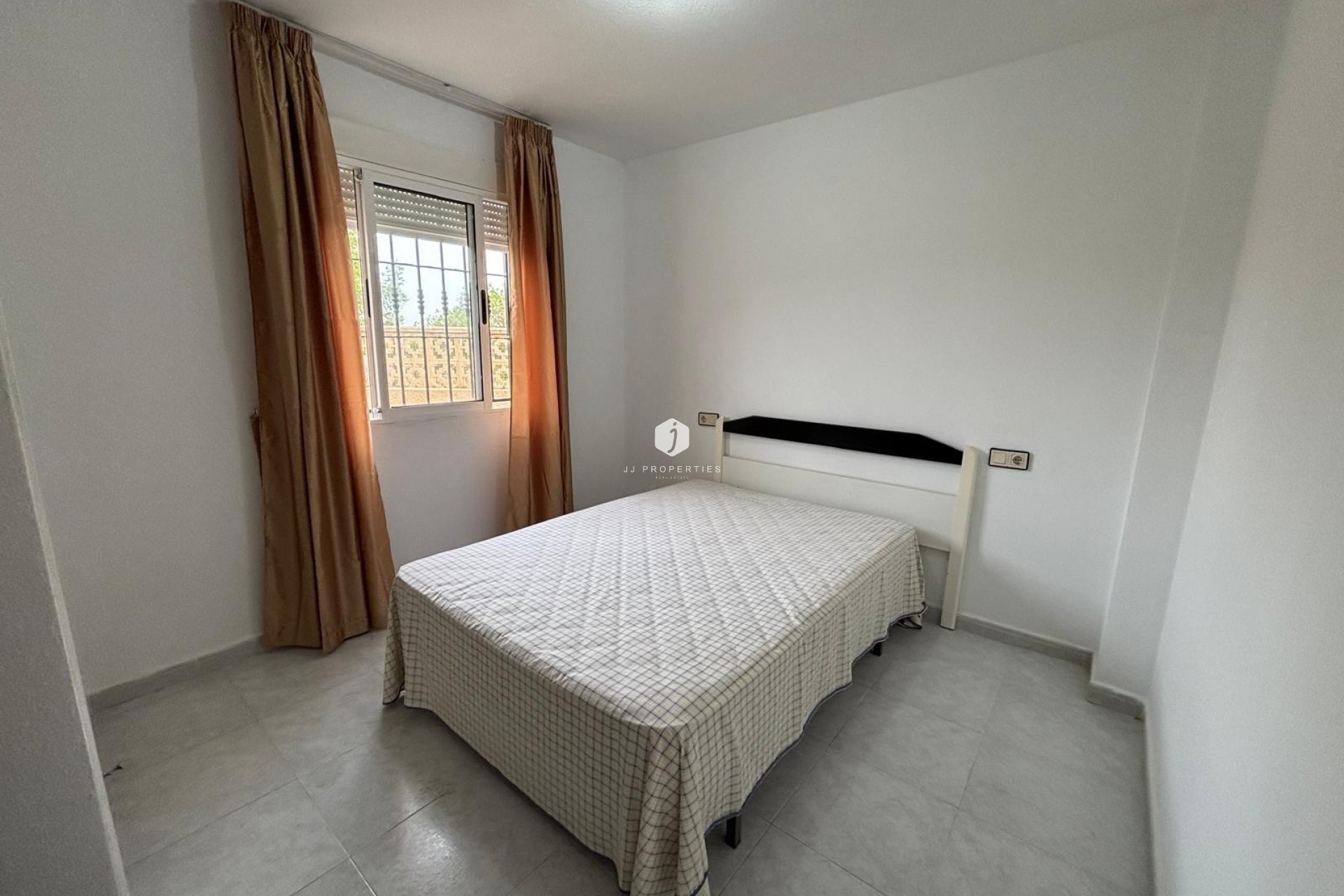 Resale - Bungalow -
Torrevieja - La Siesta - El Salado - Torreta