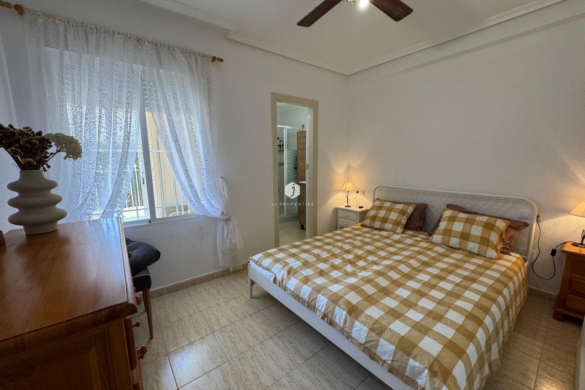 Resale - Bungalow -
Torrevieja - La Siesta - El Salado - Torreta