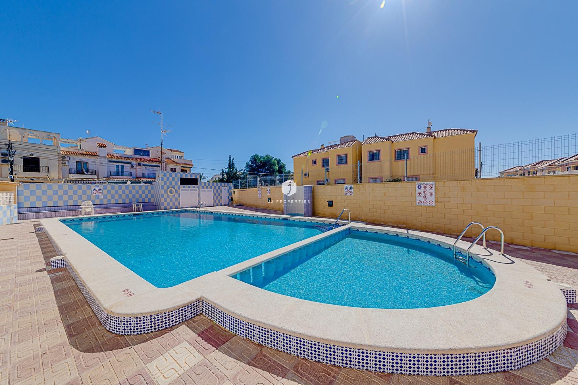 Resale - Bungalow -
Torrevieja - La Siesta - El Salado - Torreta