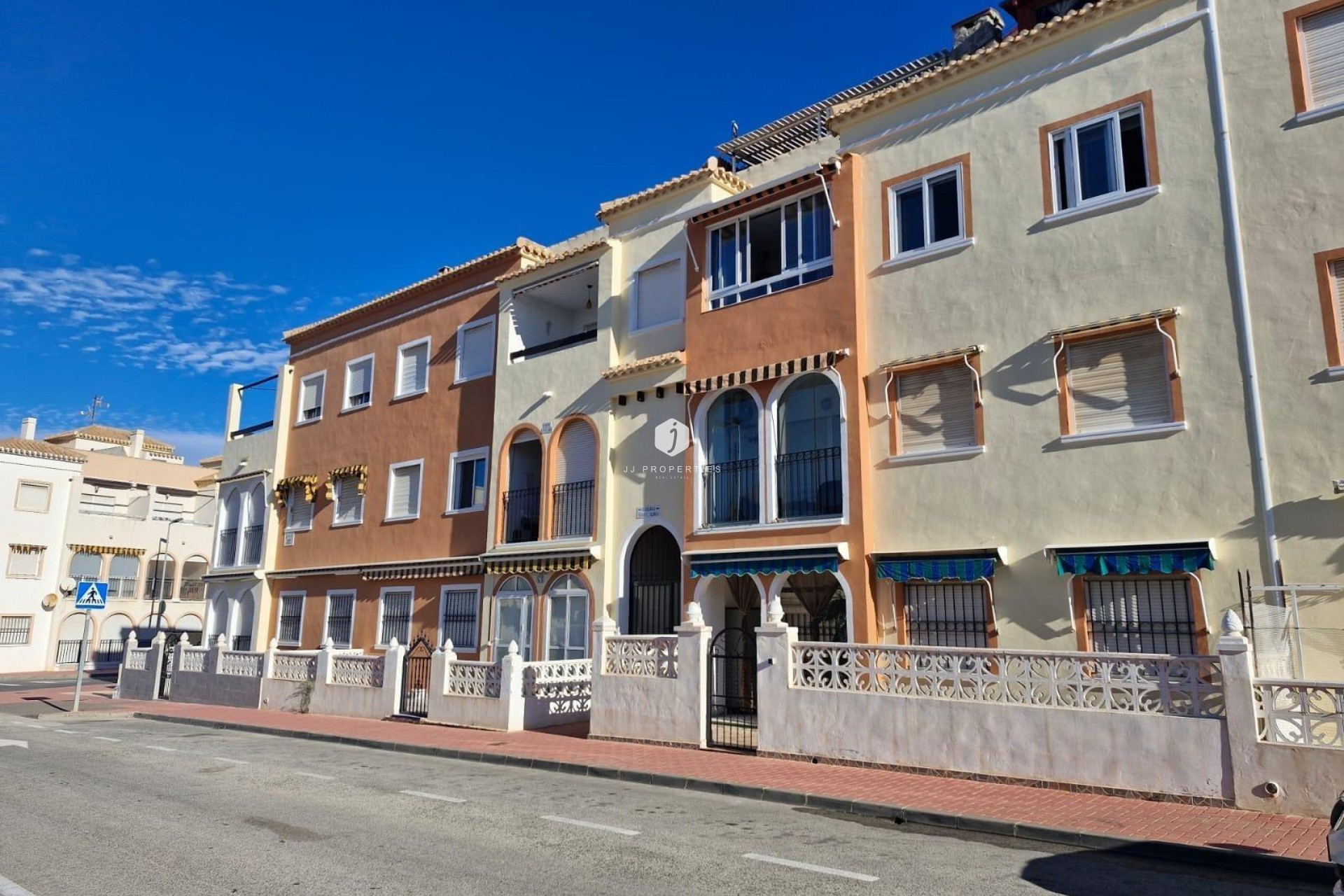 Resale - Bungalow -
Torrevieja - Playa de los Naufragos