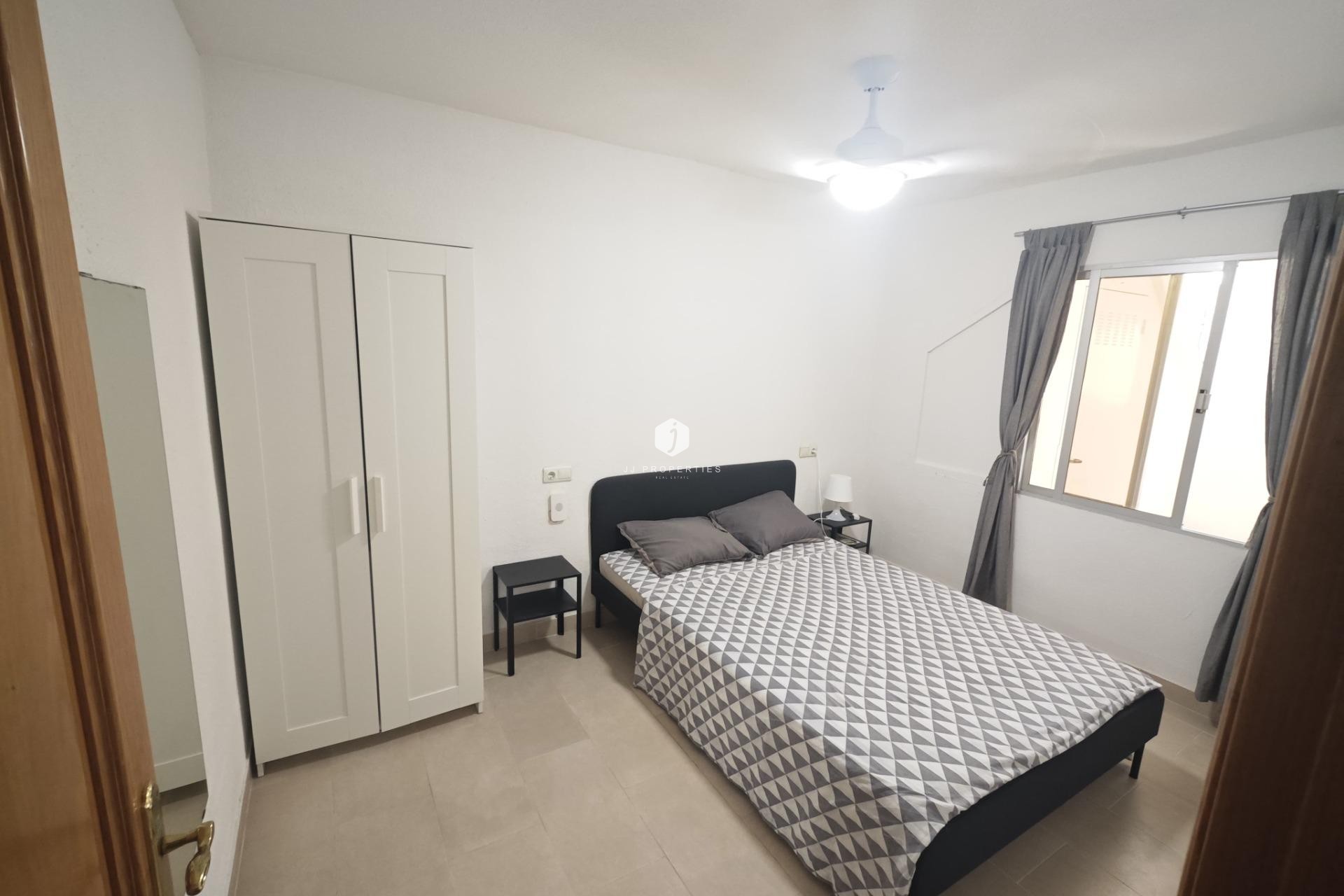 Resale - Bungalow -
Torrevieja - Playa del Cura