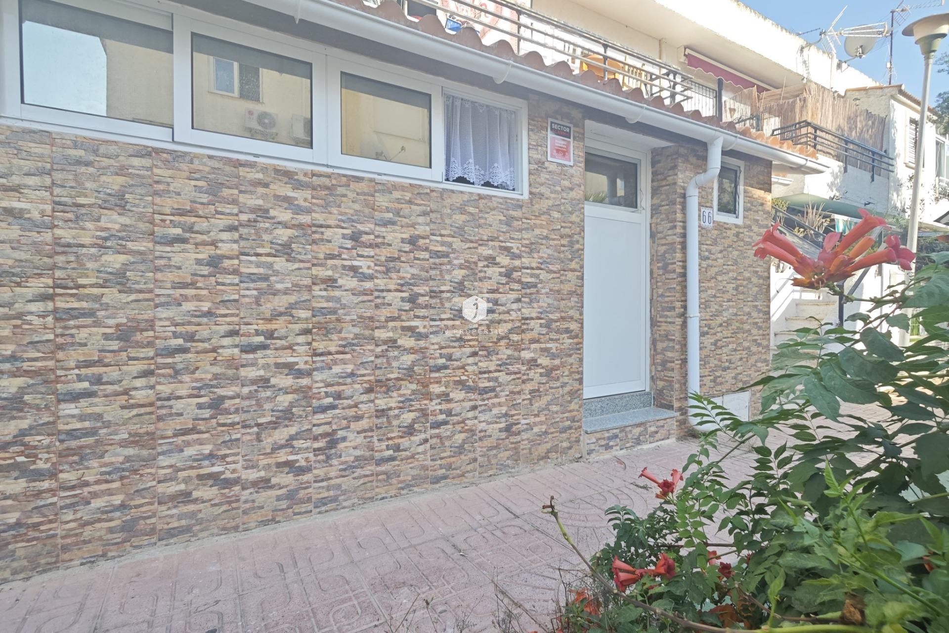 Resale - Bungalow -
Torrevieja - Playa del Cura