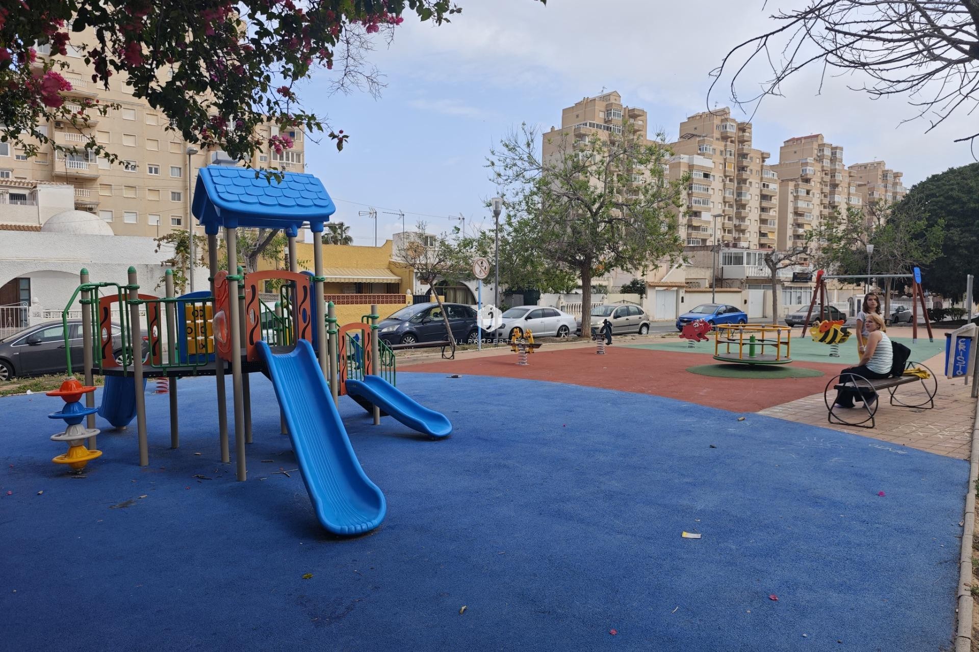 Resale - Bungalow -
Torrevieja - Playa del Cura