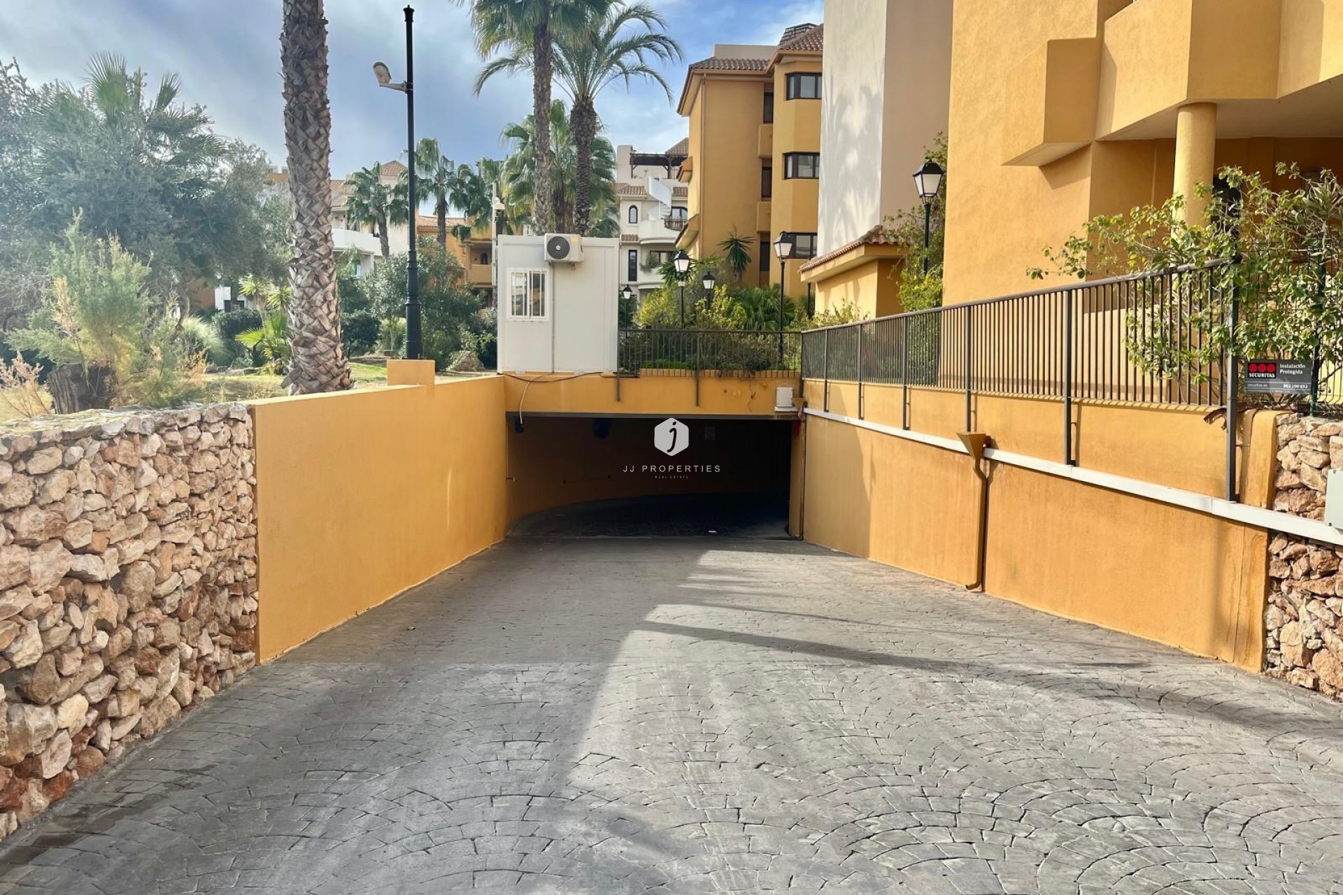 Resale - Bungalow -
Torrevieja - Punta prima